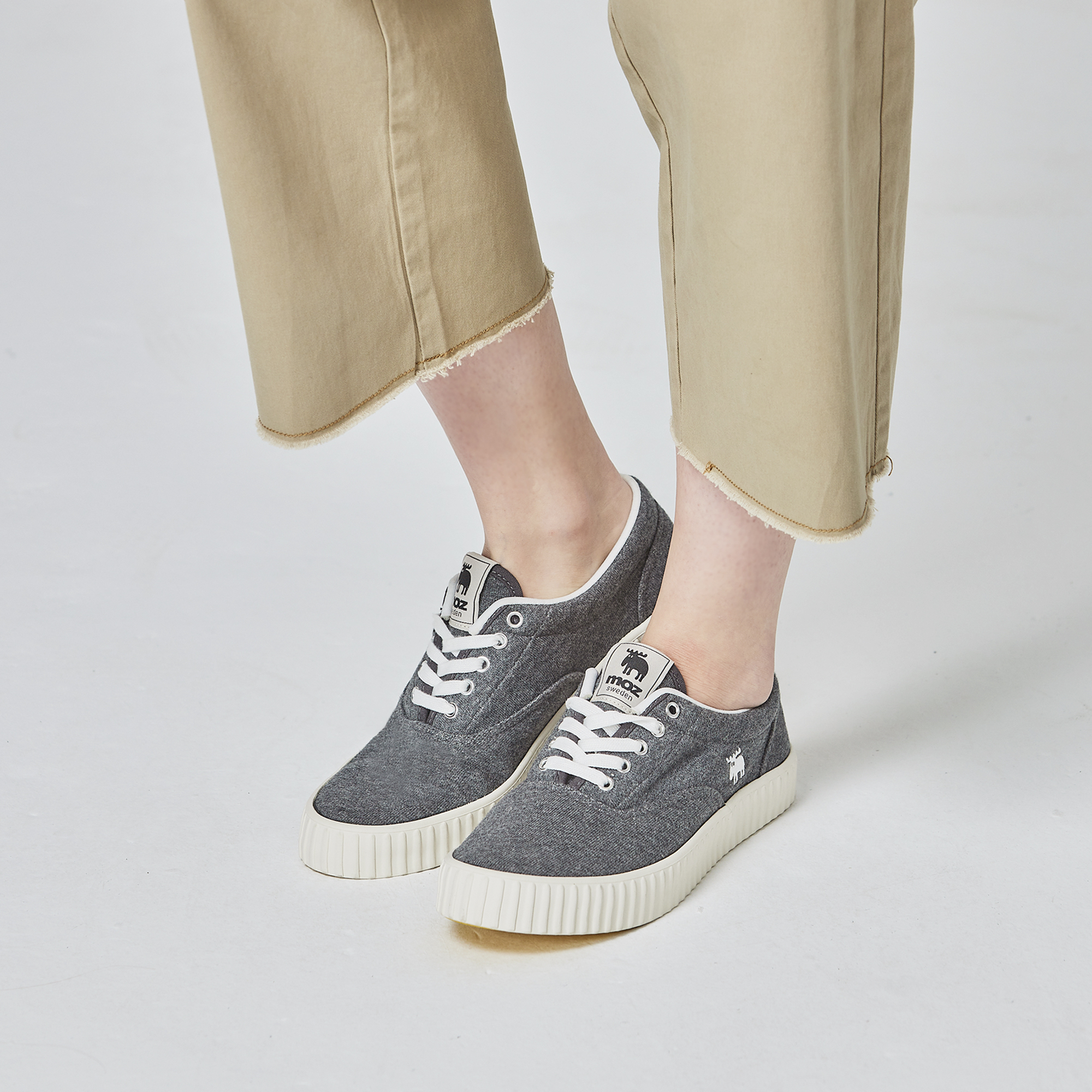 【惜福商品999】moz瑞典 駝鹿 奶泡感 綁帶 超舒適鞋(碳灰)