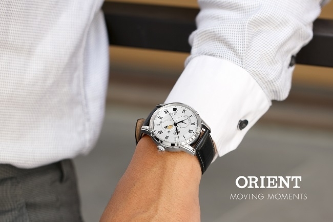 萬年鐘錶 - 東方錶  ORIENT   白面月象機械皮革男錶  RA-AK0008S  錶徑 42.5mm