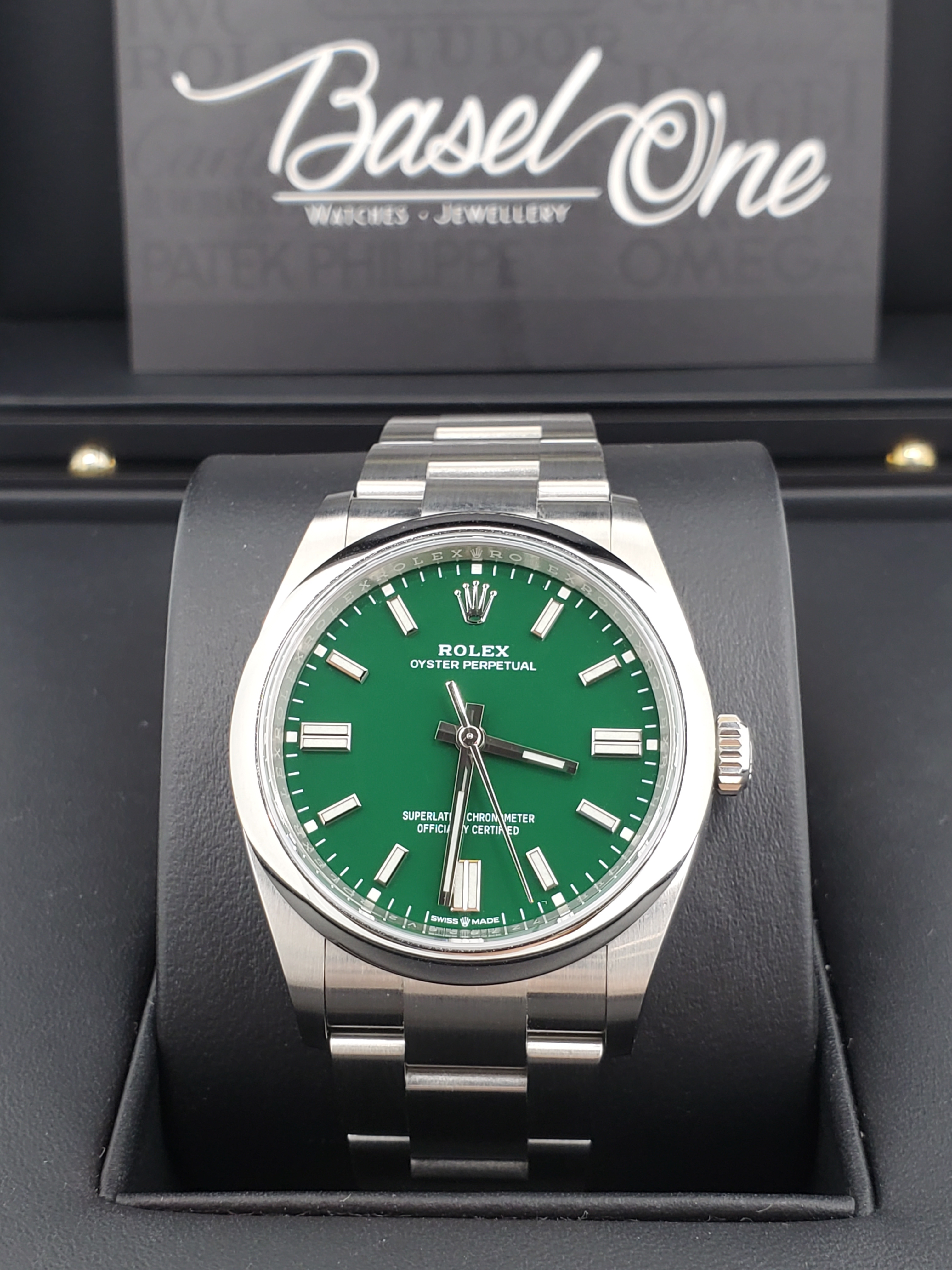 Discontinued BRAND NEW ROLEX 126000 OYSTER PERPETUAL 36 WITH A GREEN DIAL AND AN OYSTER BRACELET