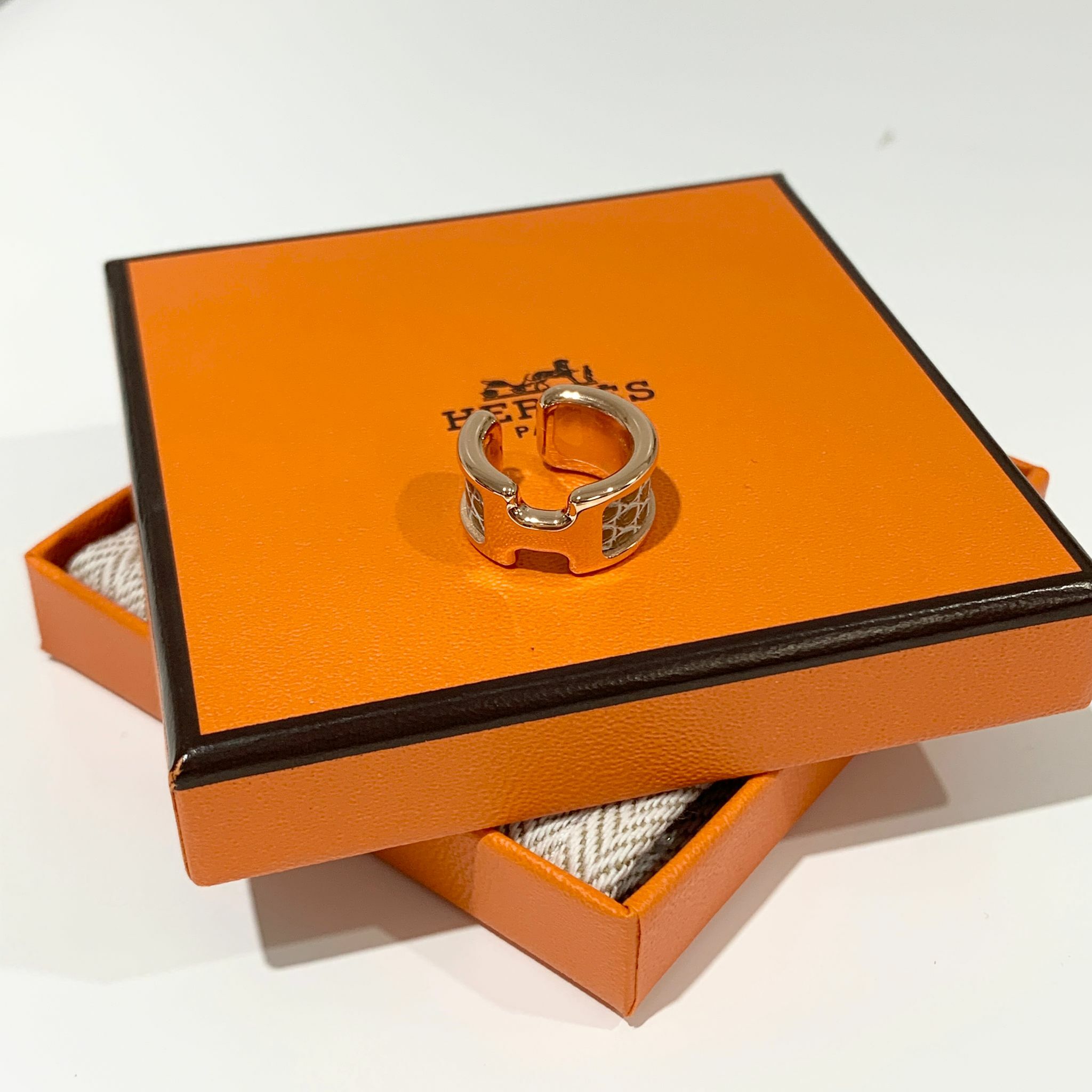 全新HERMES 耳骨/耳夾/耳環 PM SIZE 蜥蜴皮 玫瑰金H010734CC93 OLYMPE EAR CUFF #BRAND NEW#香榭站正品,