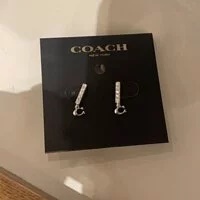 [S] COACH 91446 SIGNATURE C PAVE BAR STUD EARRINGS,SILVER, 889295375389 (SCO127)
