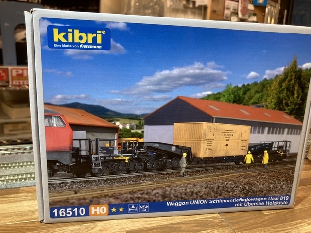 KIBRI HO 16510  Waggon UNION low-loader waggon Uaai 819 with wooden overseas crate
