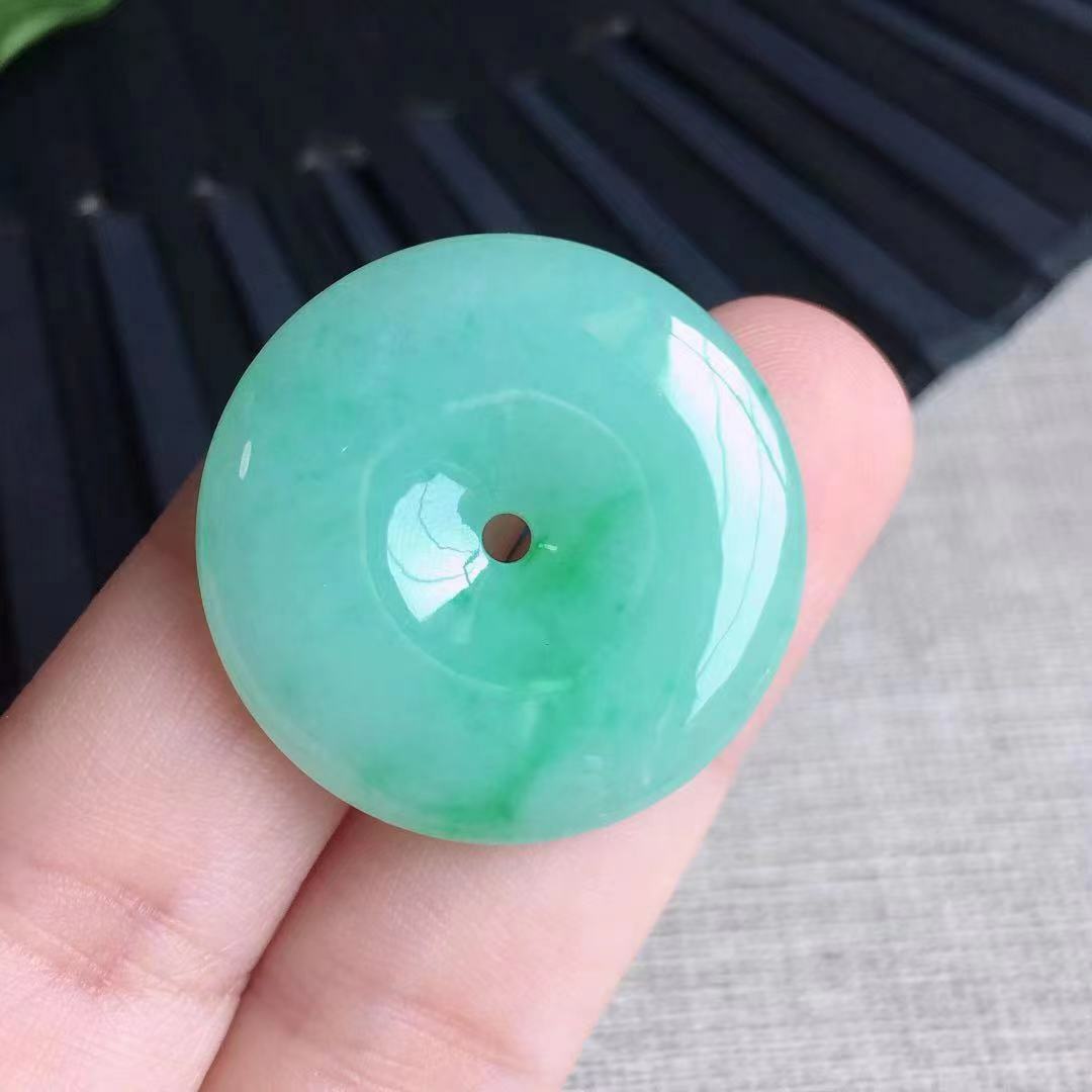 910528 滿綠飄陽綠平安扣吊墜 (28.1mm直徑)