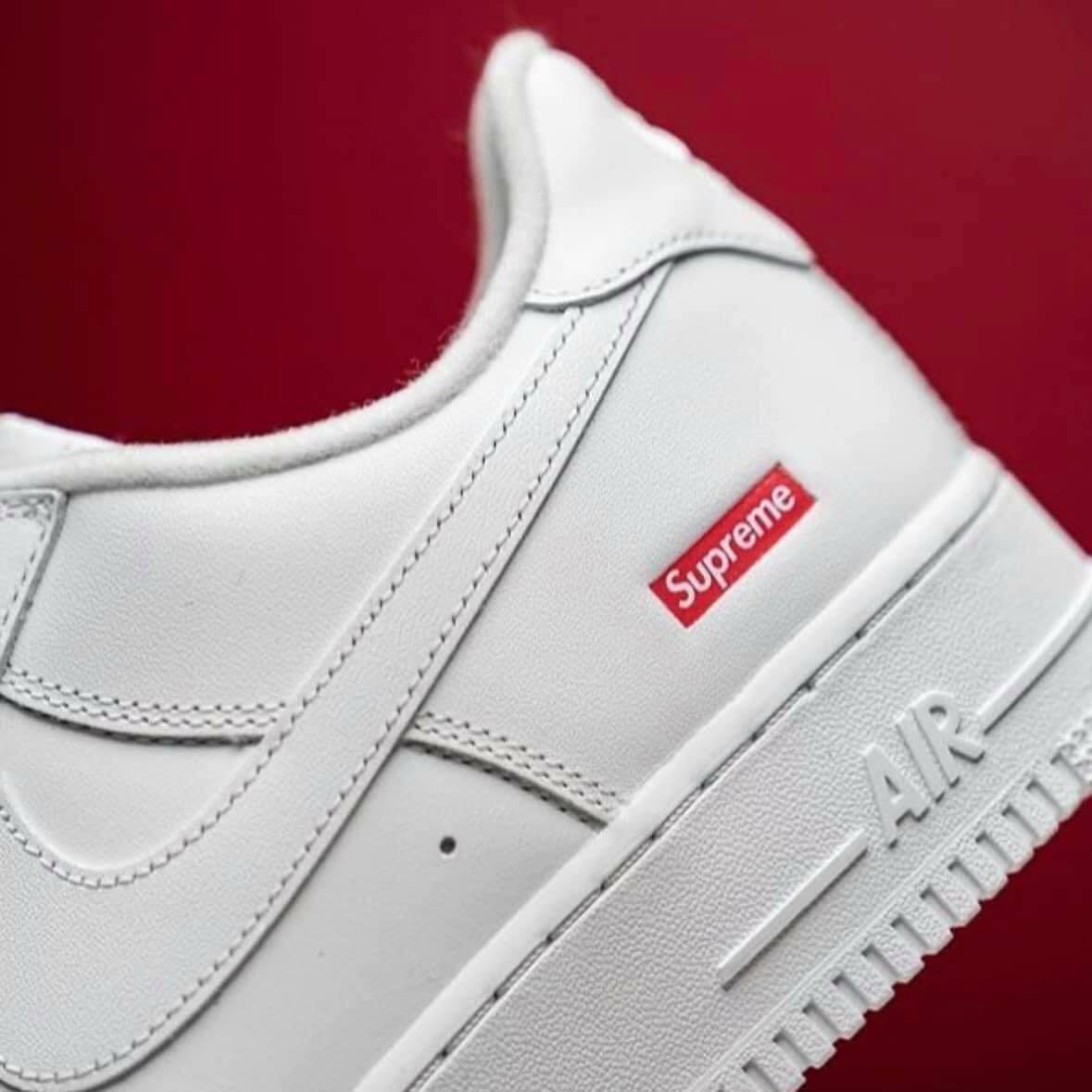 SUPREME x NIKE AIR FORCE 1 LOW 