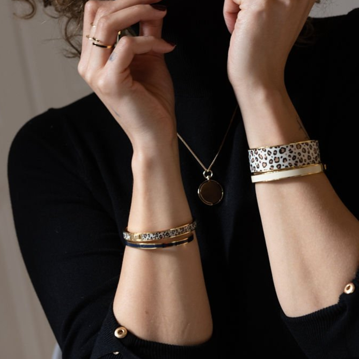 法國 Bangle Up TINA 細款整圈釦式鍍金琺瑯手環 豹紋