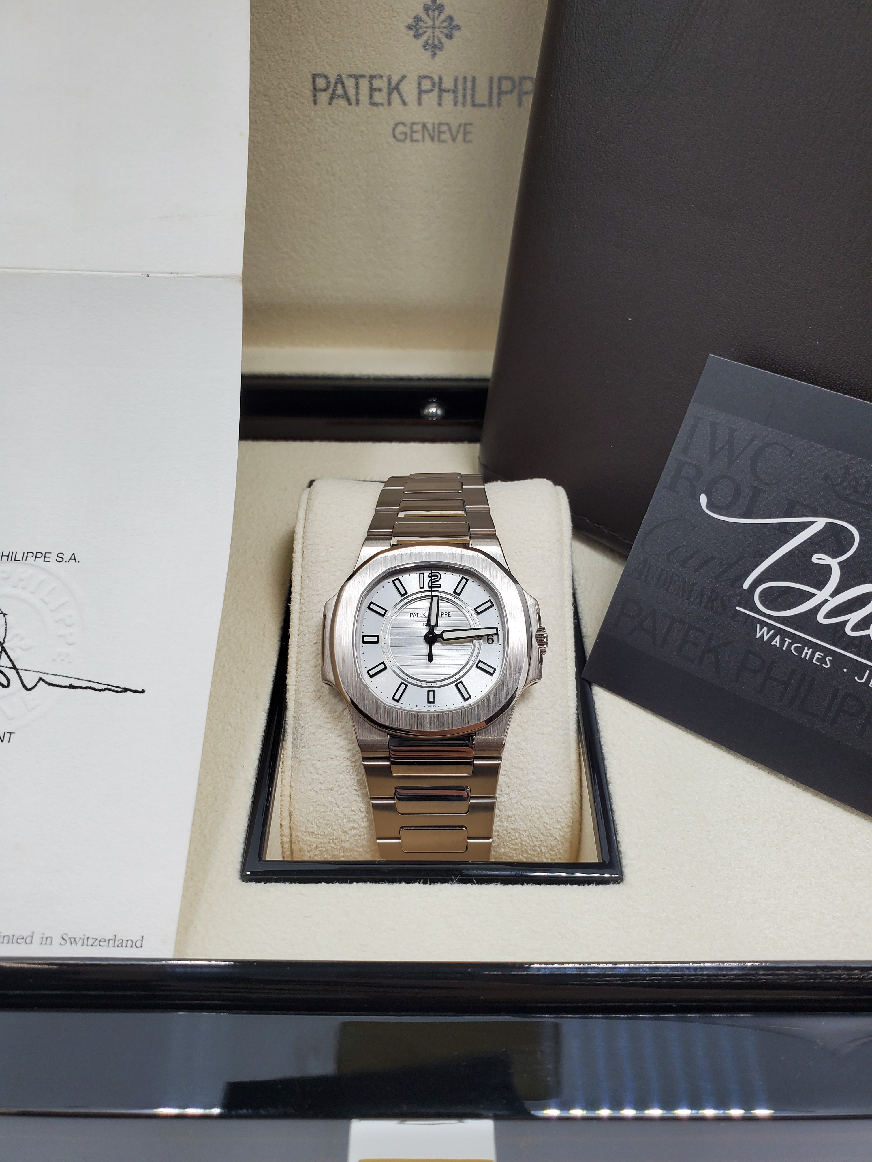 PRE-OWNED PATEK 7011/1G-001 WHITE DIAL NAUTILUS WHITE GOLD 32 MM