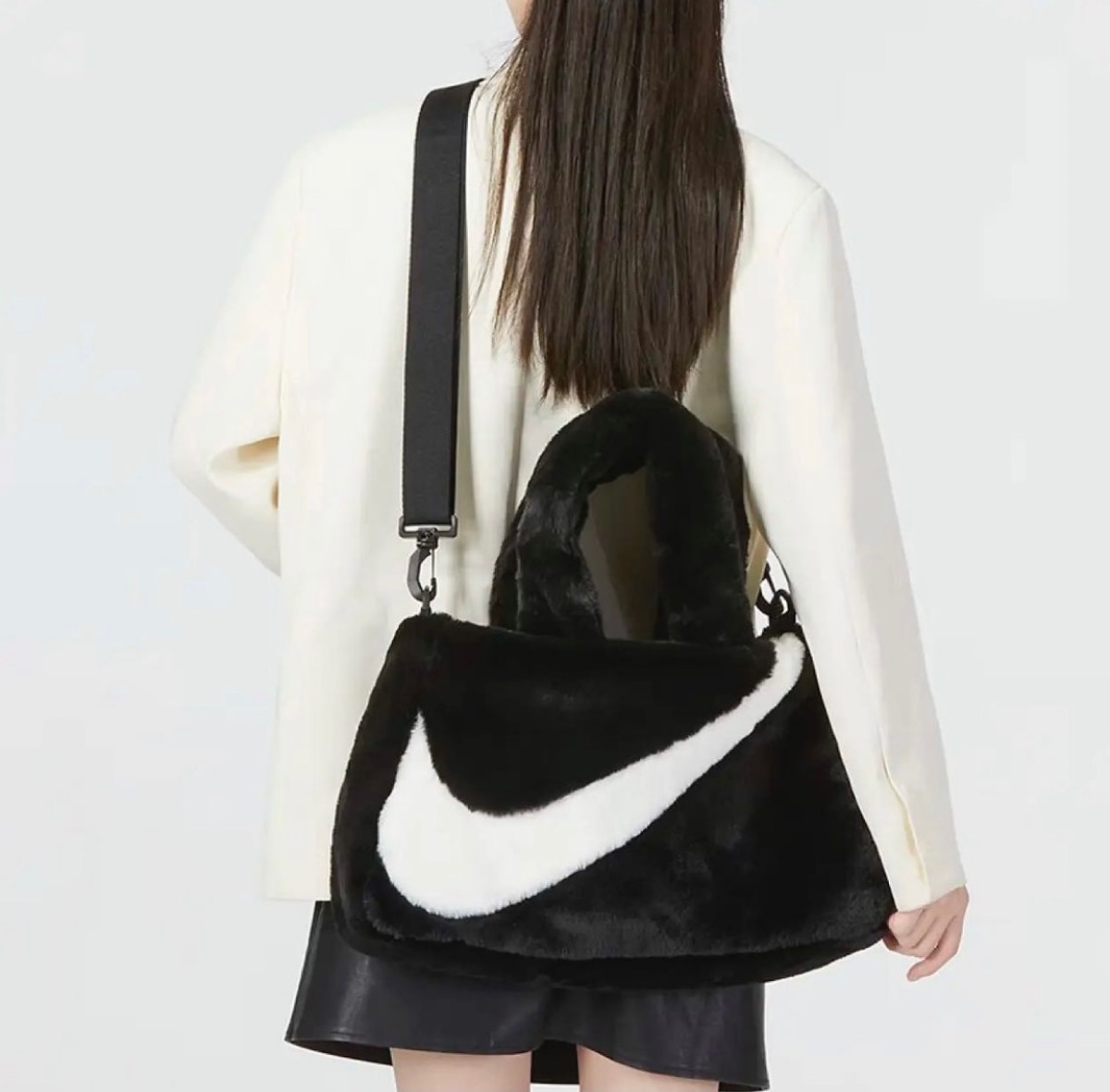 特價出清現貨┃NIKE SPORTWEAR 絨毛 毛毛 大勾勾 包包 手提包 托特包 側背包 肩背包