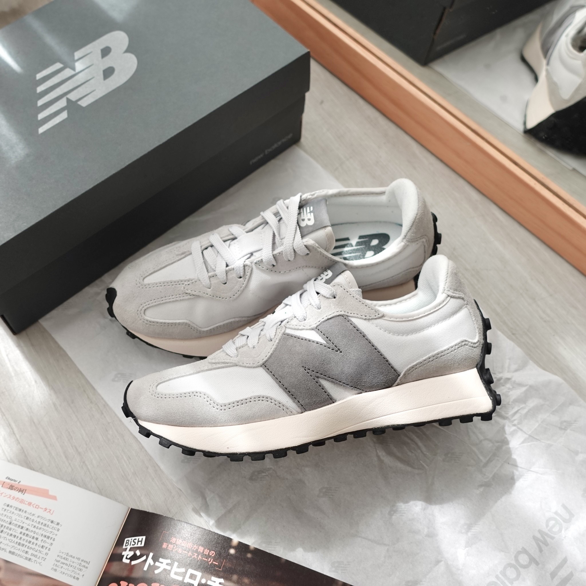 NEWBALANCE 327芝麻牛奶
