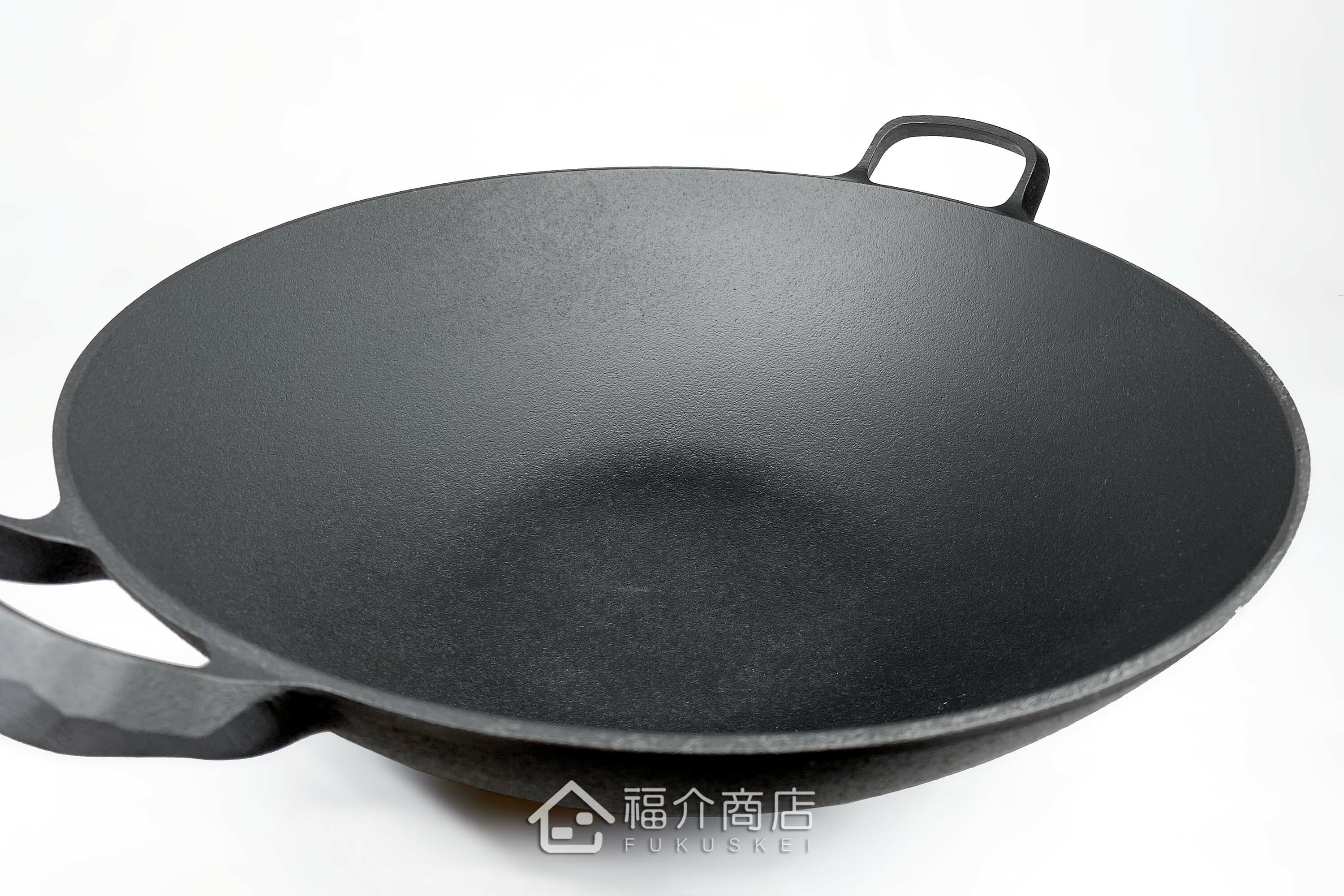 黑色鑄鐵製的中華炒鍋