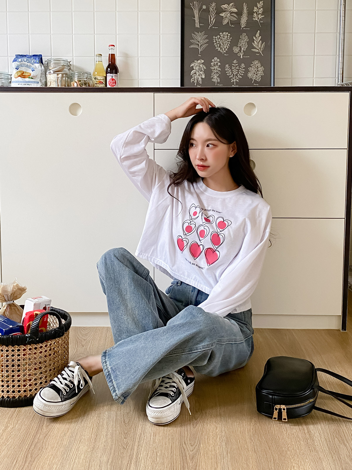 【現貨】韓國愛心滿格後開岔短版薄長袖上衣