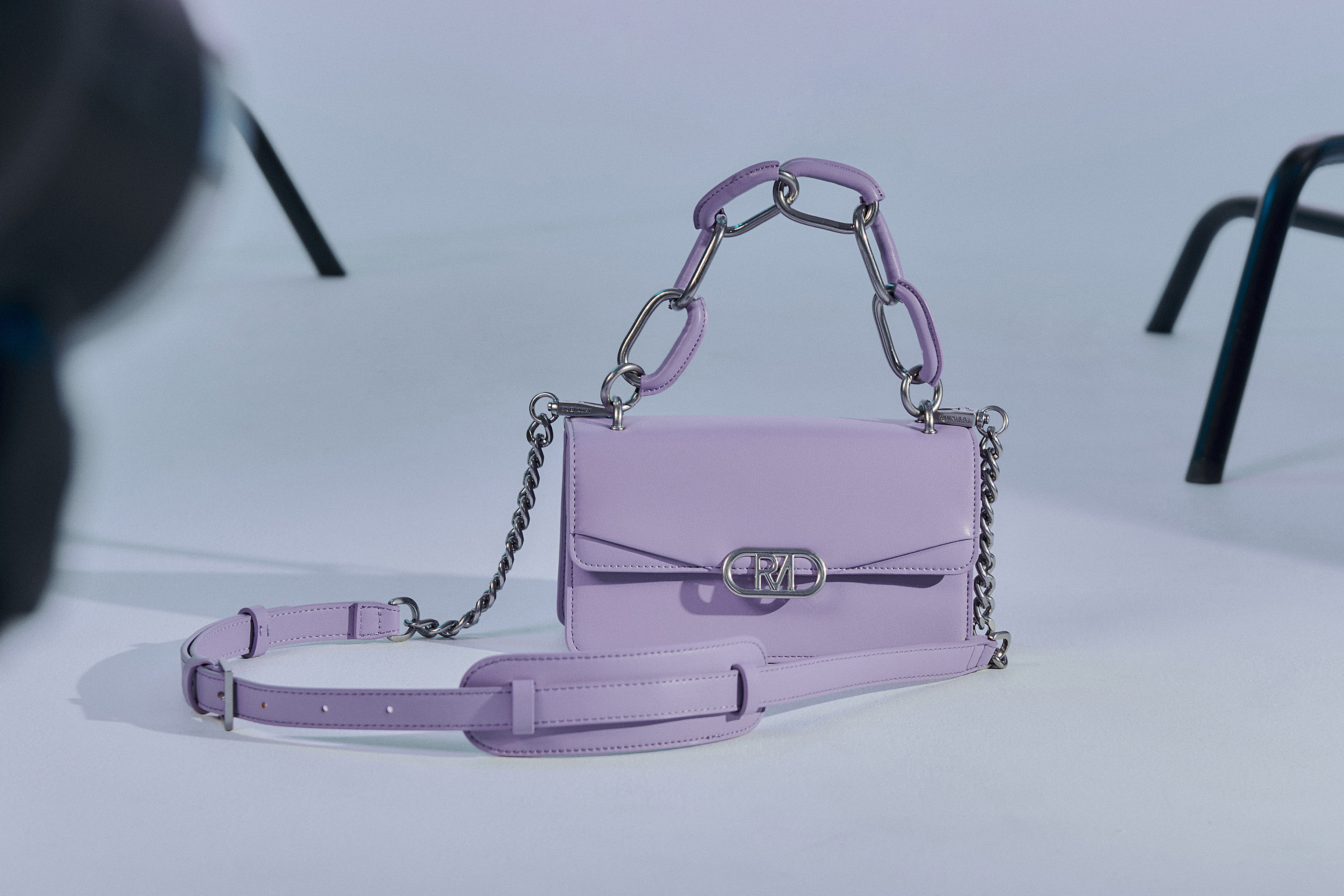 ROBINMAY 以無性別概念，訴求人的自我獨特。