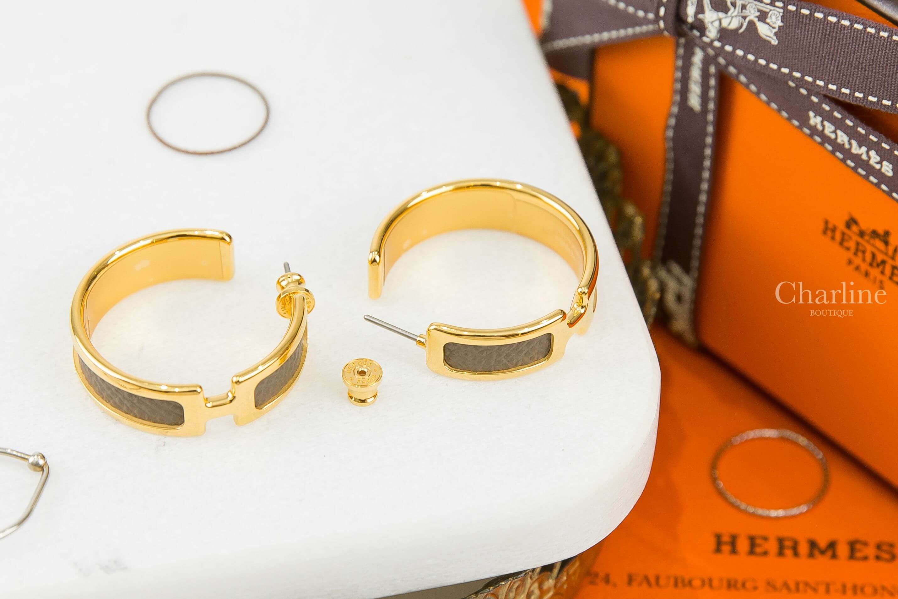 Hermès Olympe Earrings 大象灰小牛皮金色H圓圈耳環-Charline Boutique 精品代購