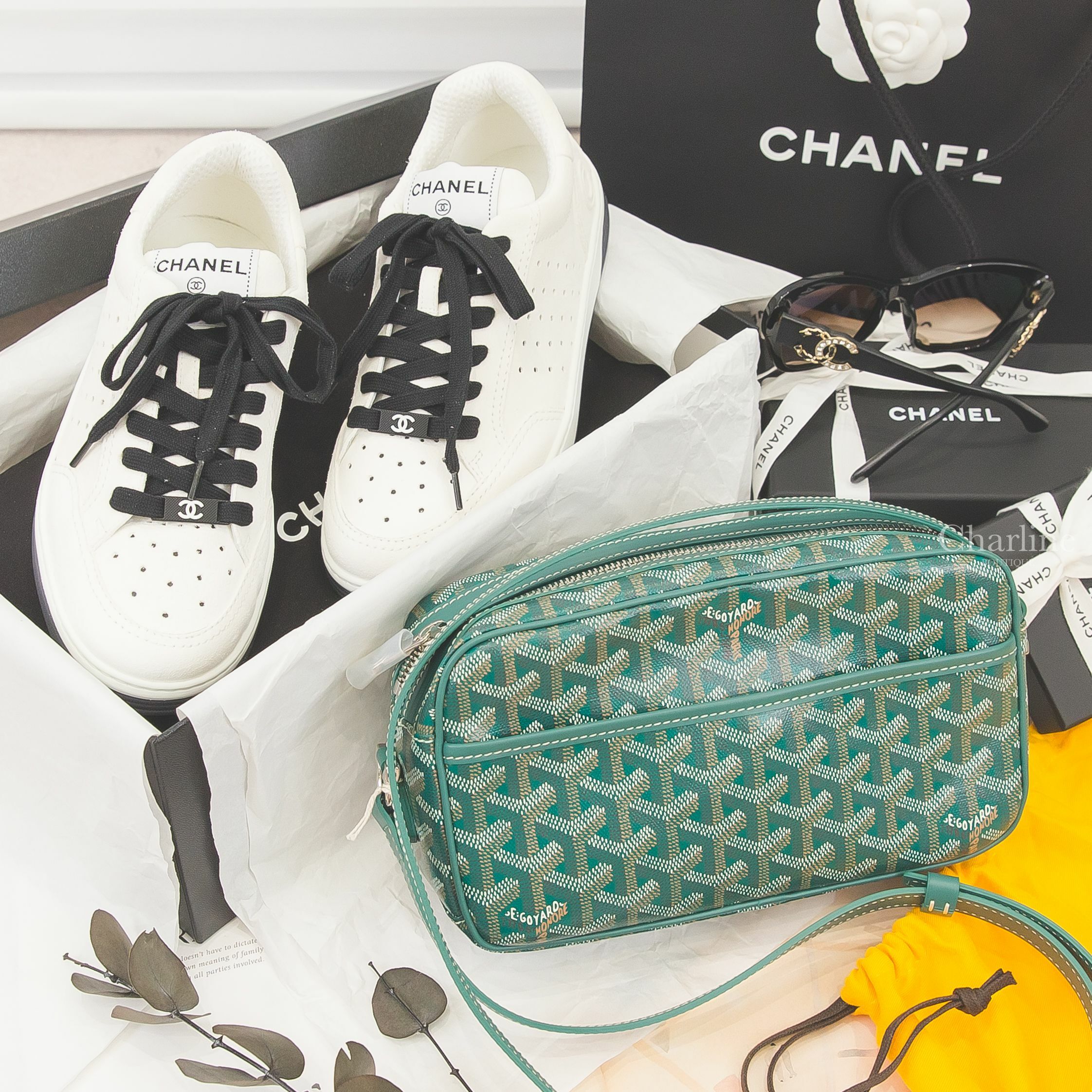 Goyard Cap-Vert PM Bag 綠色牛皮肩背包,Chanel 白色拼黑色鞋帶白CC字母後跟運動鞋,Chanel 黑色蝴蝶型咖啡鏡片黑色鏡腳黑金皮穿鍊水鑽CC太陽眼鏡-Charline Boutique 精品代購