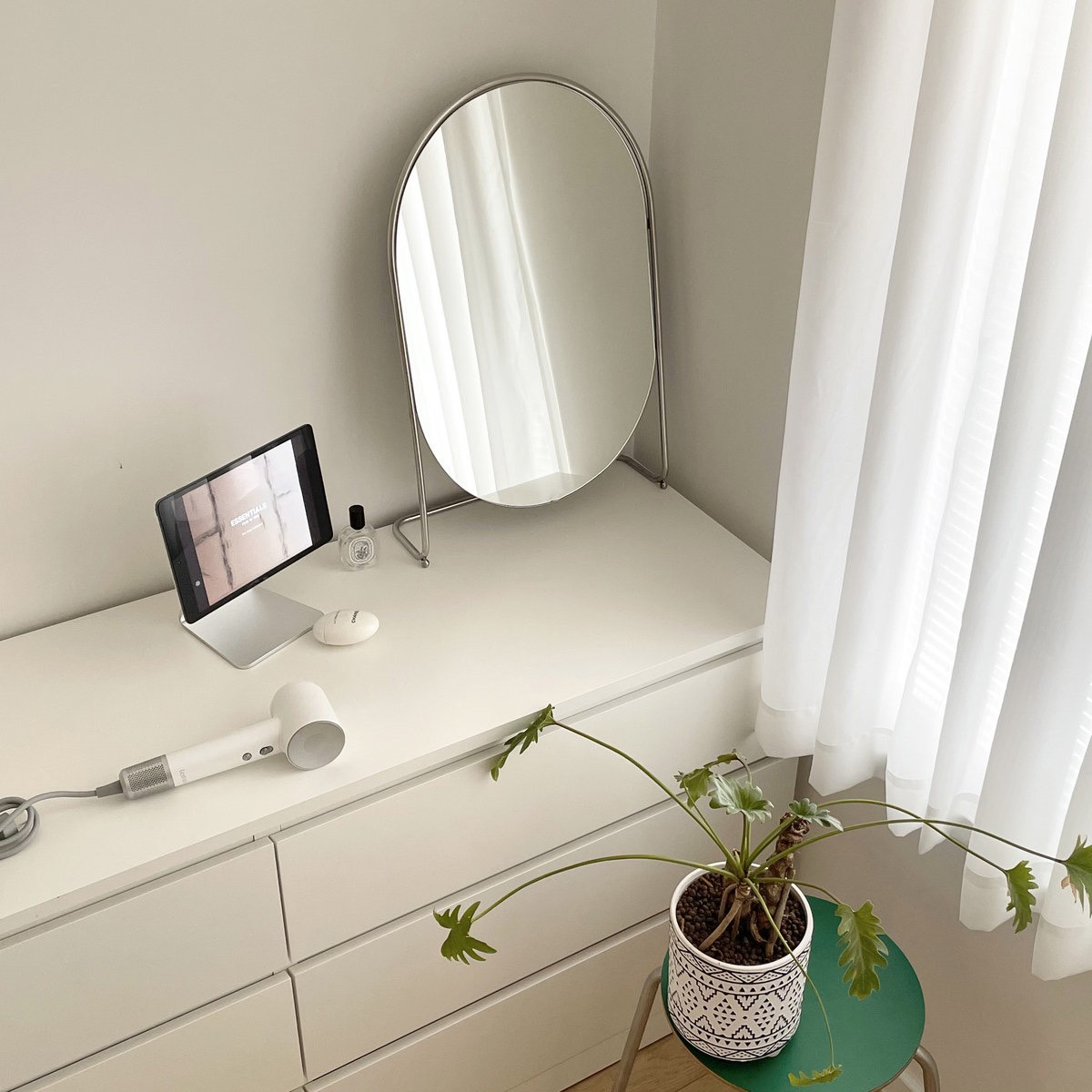 ins風金屬滾邊橢圓桌面立鏡化妝鏡擺件