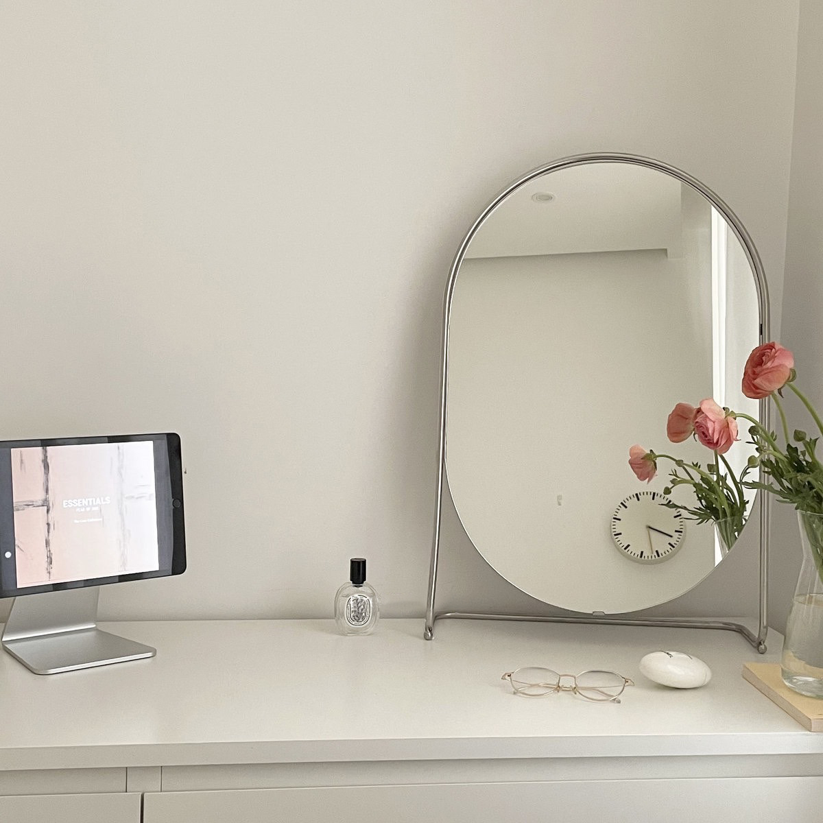 ins風金屬滾邊橢圓桌面立鏡化妝鏡擺件