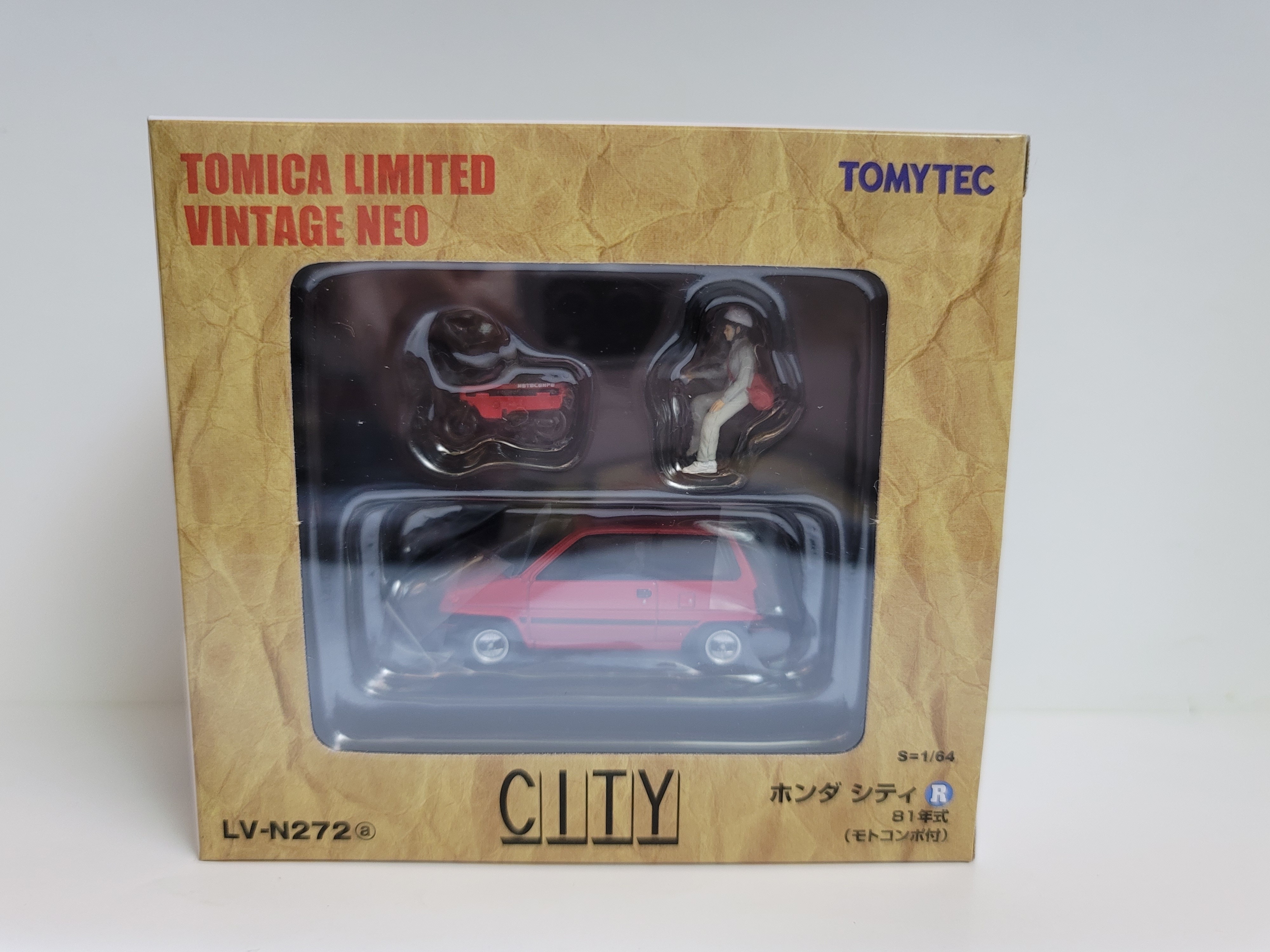 Tomytec LV-N272a Honda City R Red with Motocompo with R