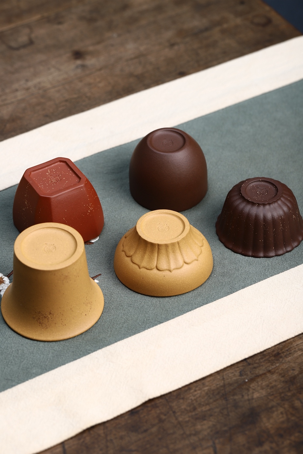 【龍和堂紫砂五福杯‬】-- 五福臨門 ! 凡購買任何茶壺，只需以$500 換購一套。