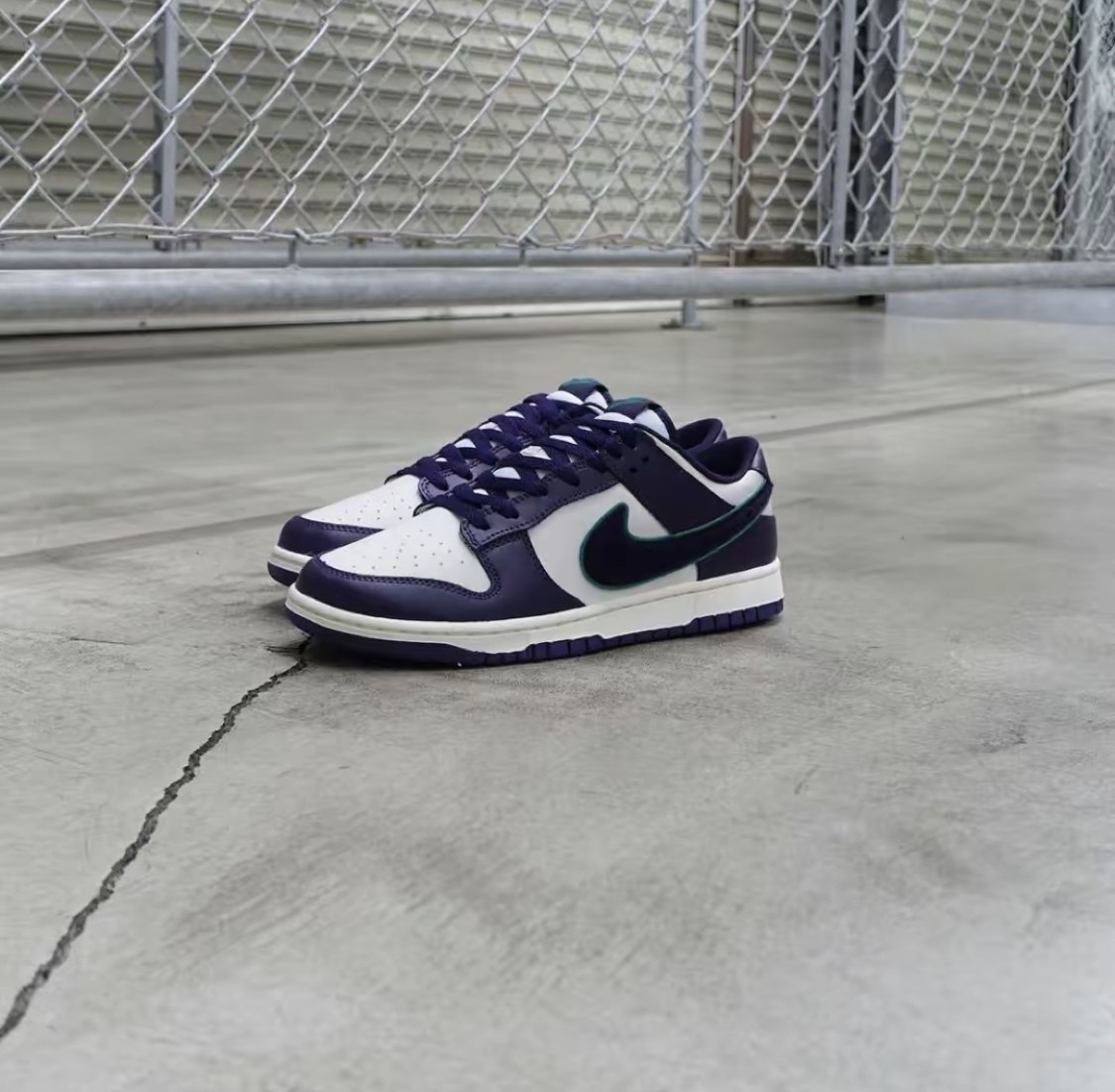 Nike Dunk Low "Chenille Swoosh" 黑葡萄 男女款 (DQ7683100)