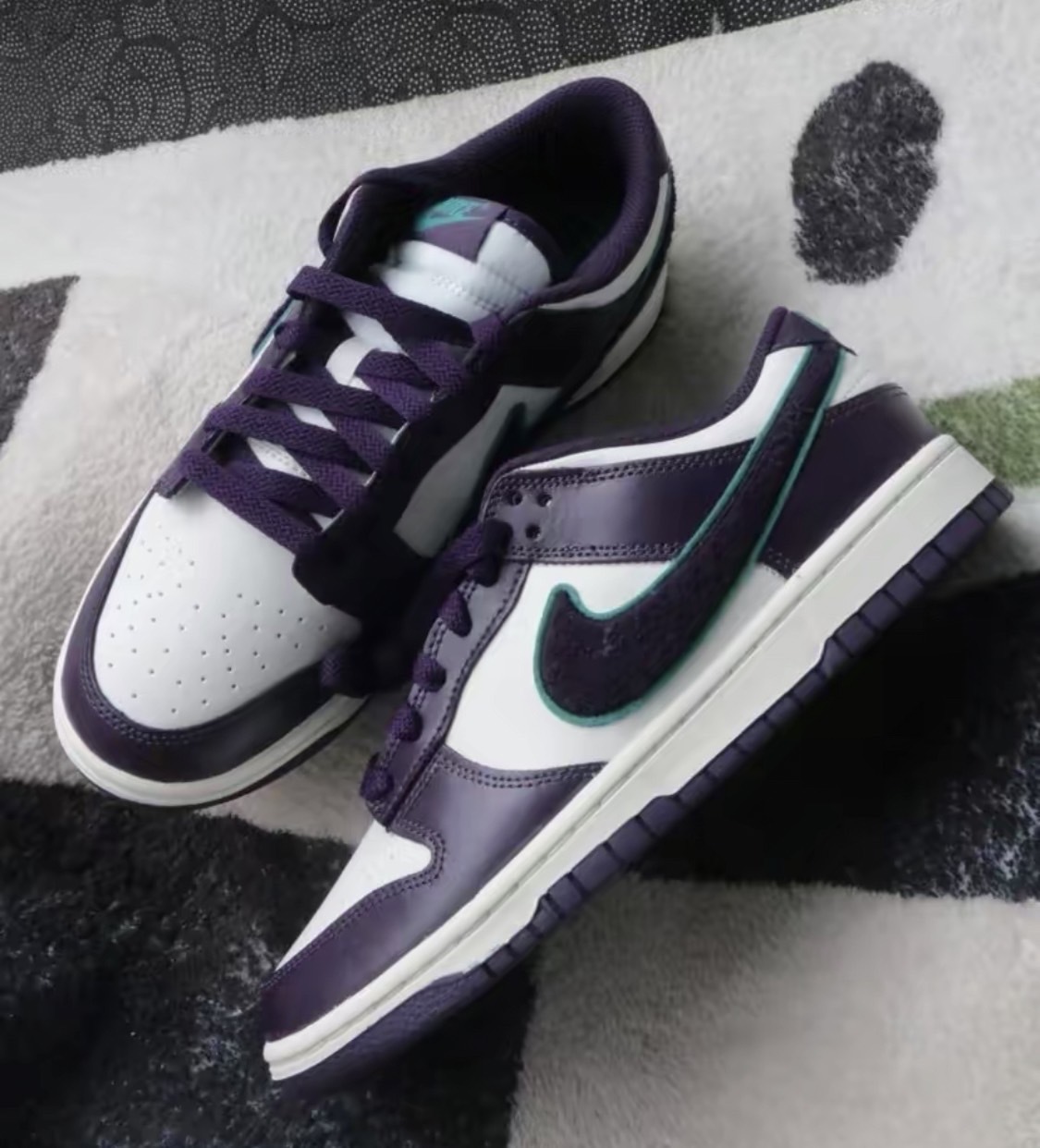 Nike Dunk Low "Chenille Swoosh" 黑葡萄 男女款 (DQ7683100)