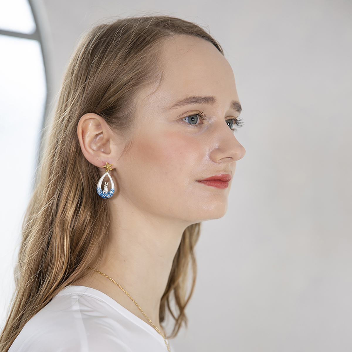 [已停產] 月球上仰望宇宙的兔子耳環