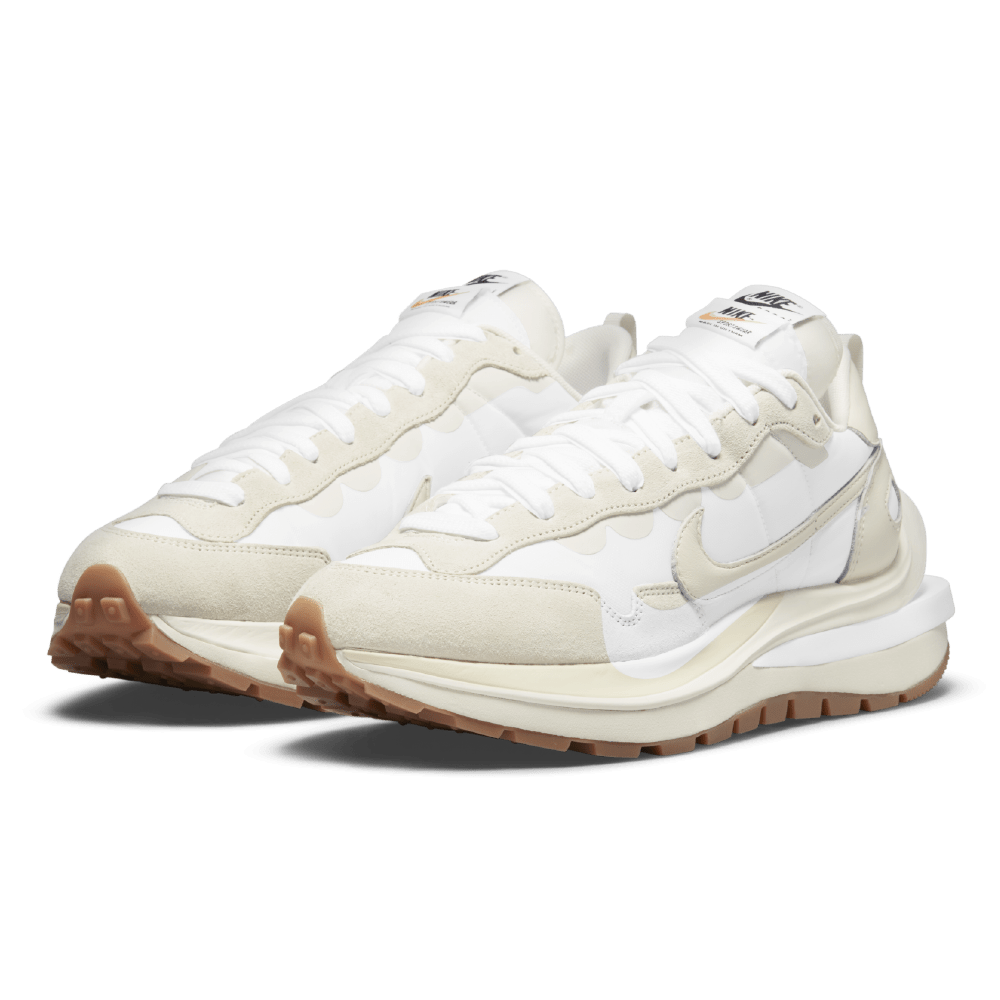 iSNEAKERS｜Sacai x Nike VAPORWAFFLE 焦糖底解構雙勾時尚跑鞋 奶油白 白色 DD1875-100