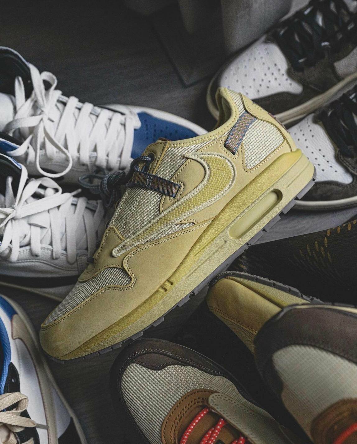 TRAVIS SCOTT X NIKE AIR MAX 1 