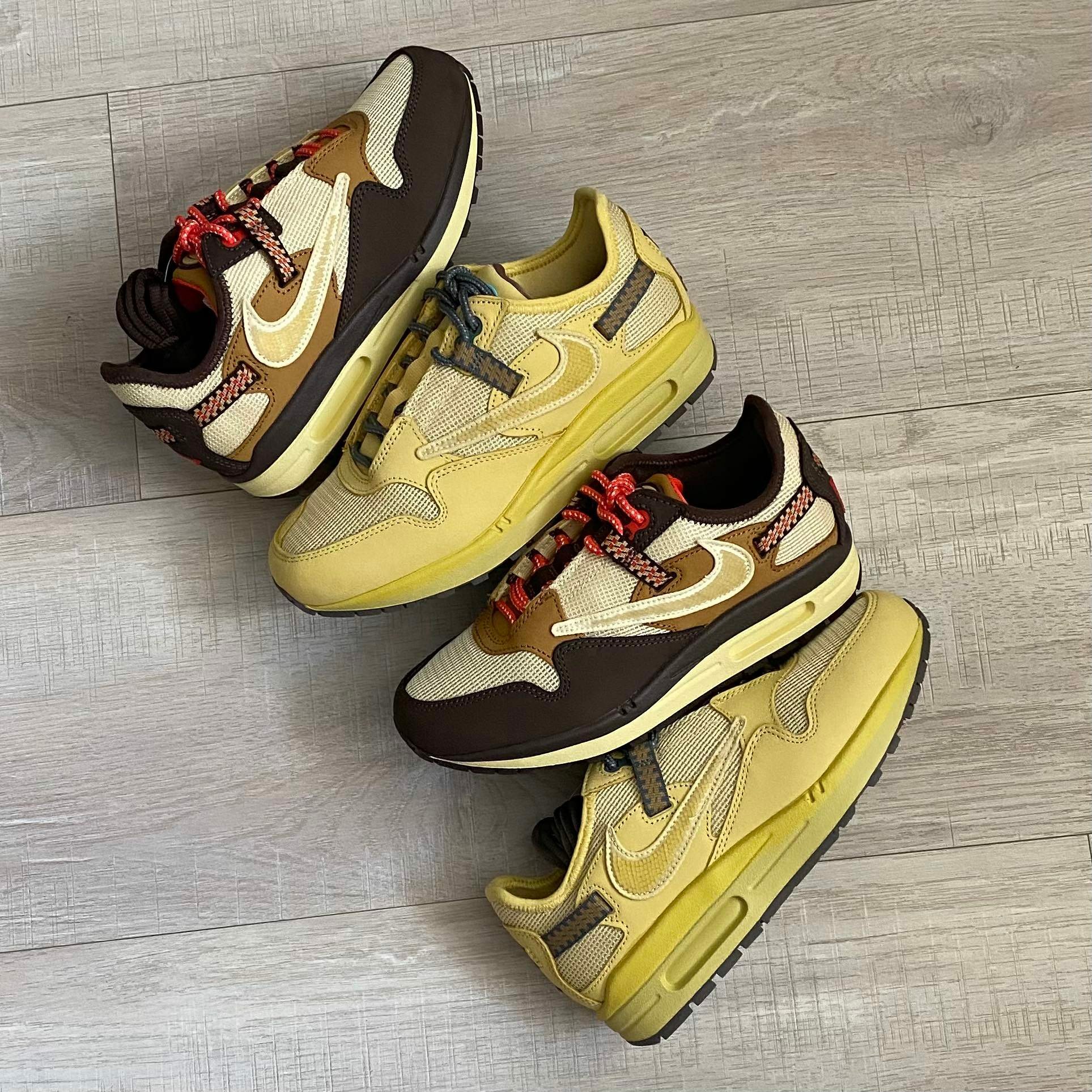 TRAVIS SCOTT X NIKE AIR MAX 1 