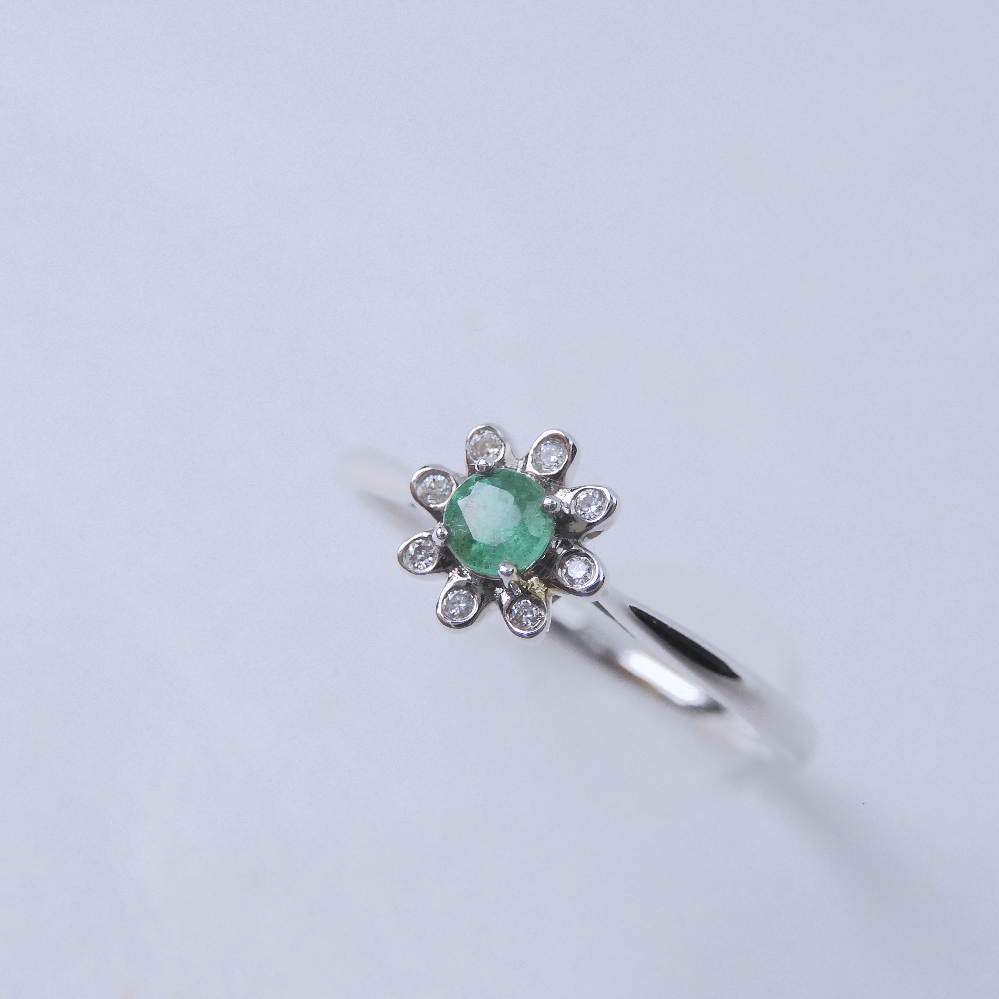 18K Gold 0.11ct Emerald Ring