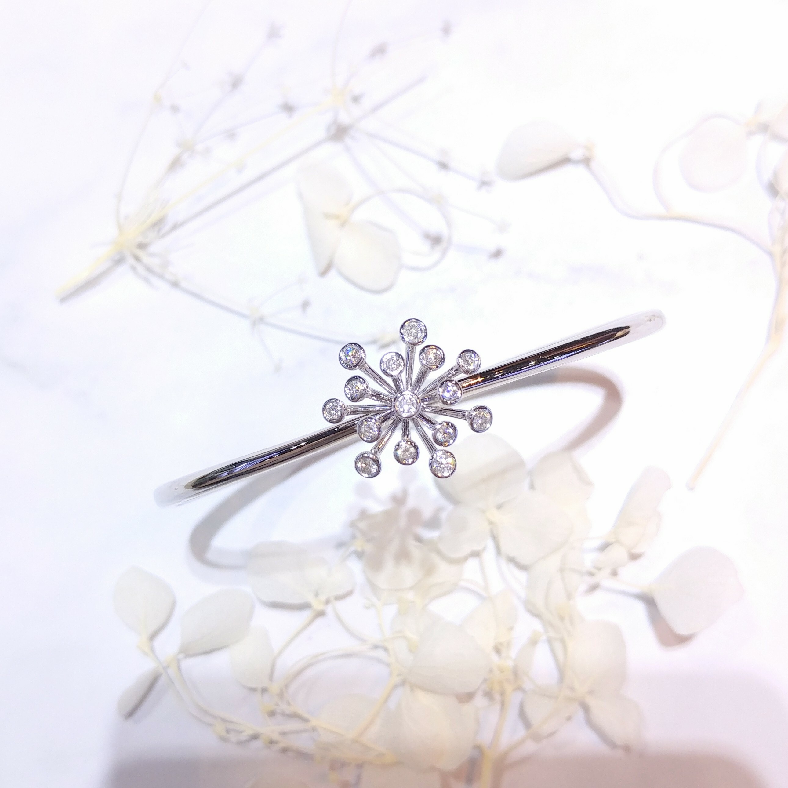 全新18K白金25份鑽石手鈪