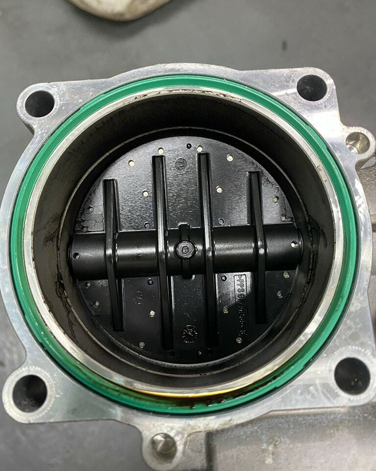 bmw e 90 throttle body 節氣門體 cleaning