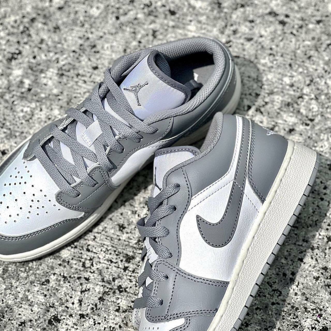 現貨男AIR JORDAN 1 LOW “VINTAGE GREY” 復古灰白氧化中底奶油底