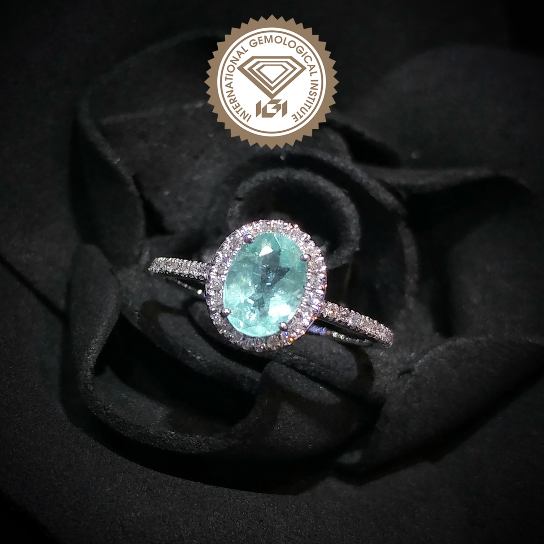 18K White Gold 0.90ct Paraiba and Diamond Ring