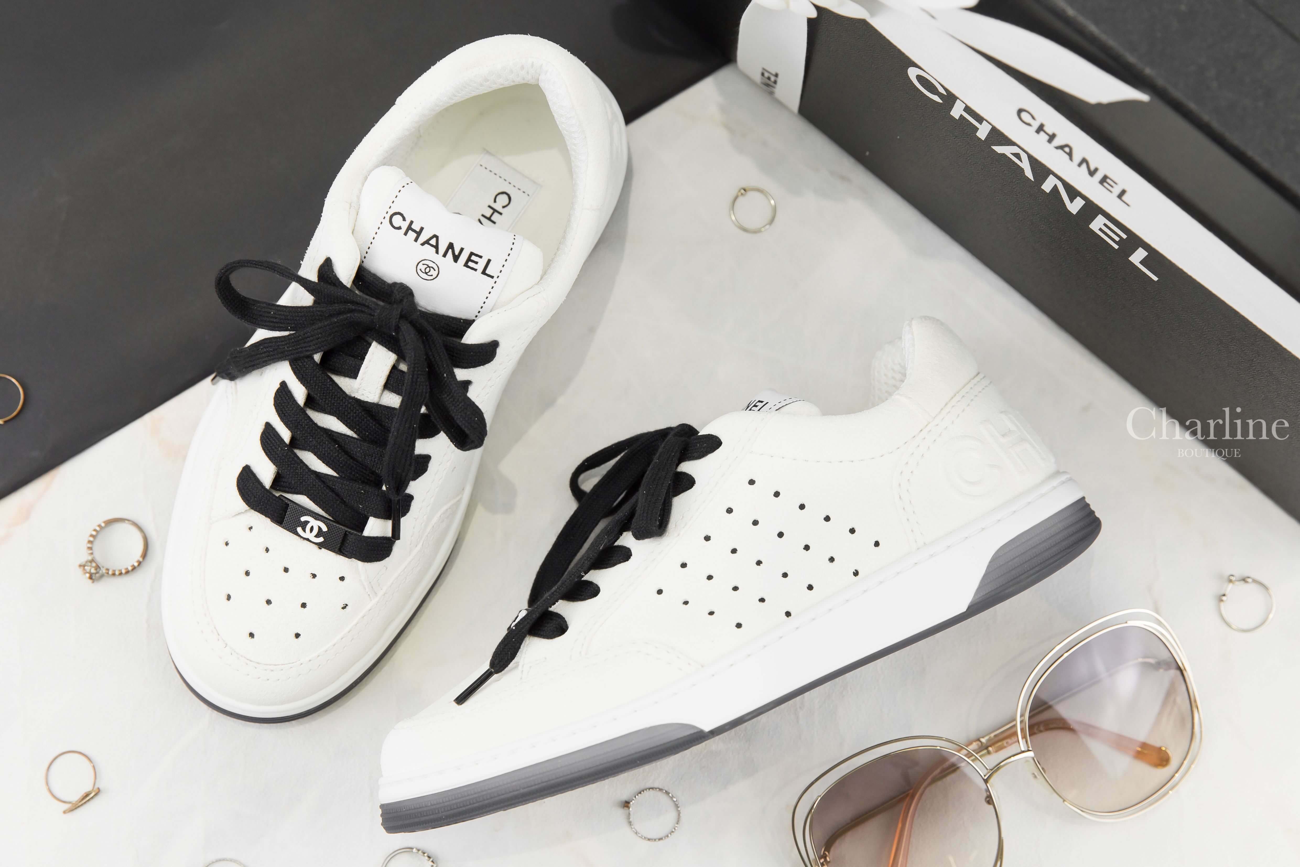 Chanel Trainers 白色拼黑色鞋帶白CC字母後跟運動鞋-Charline Boutique 精品代購