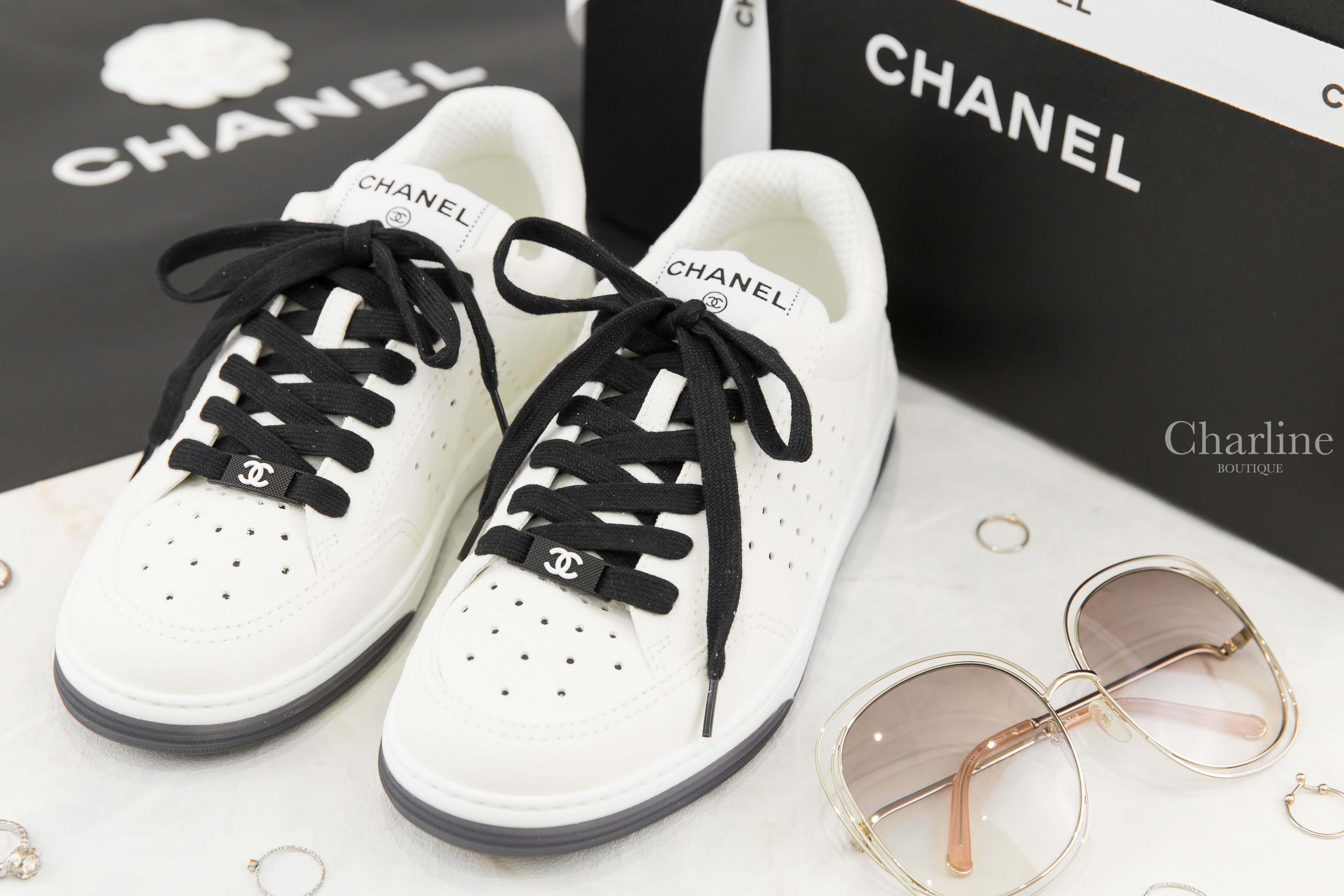 Chanel Trainers 白色拼黑色鞋帶白CC字母後跟運動鞋-Charline Boutique 精品代購