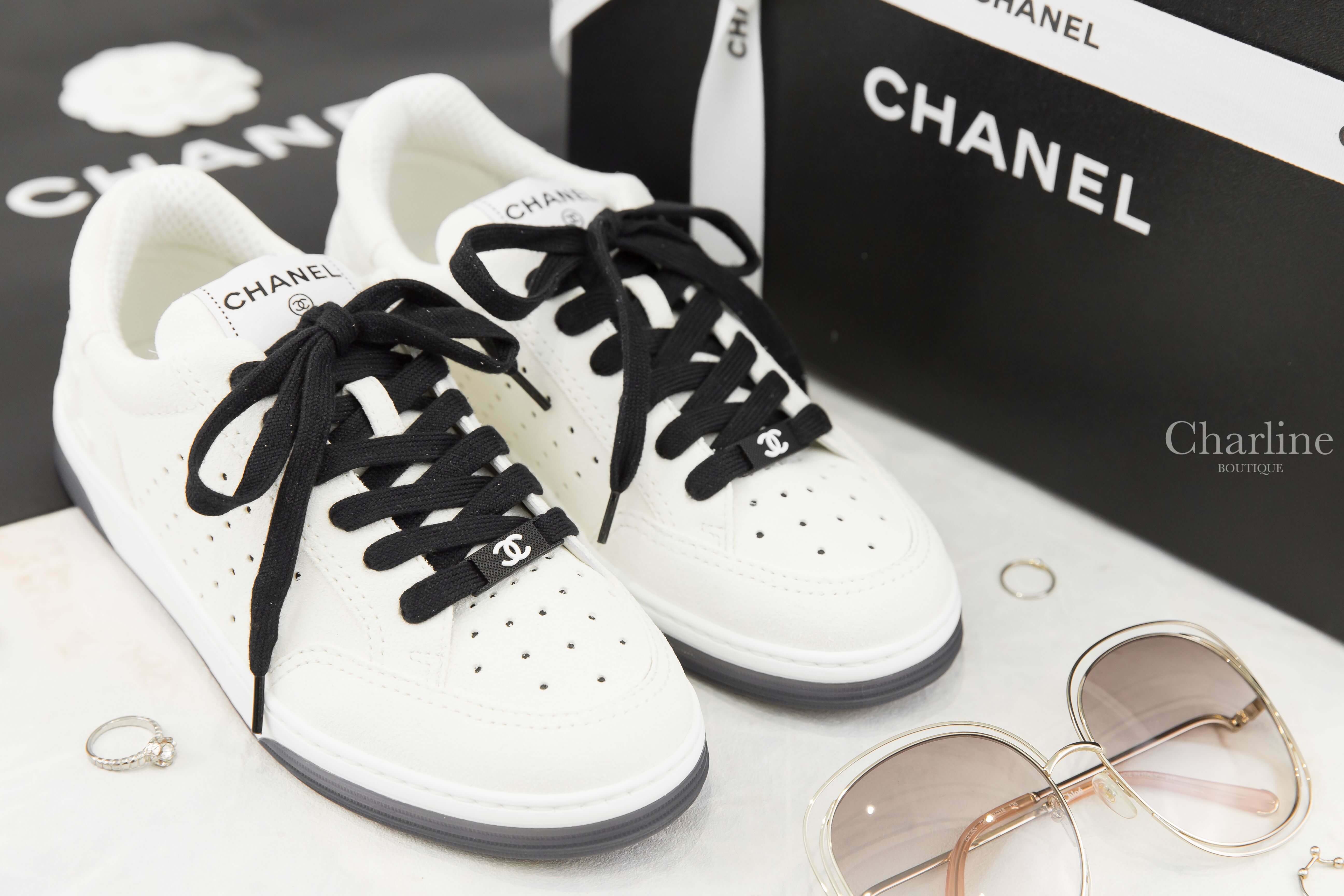 Chanel Trainers 白色拼黑色鞋帶白CC字母後跟運動鞋