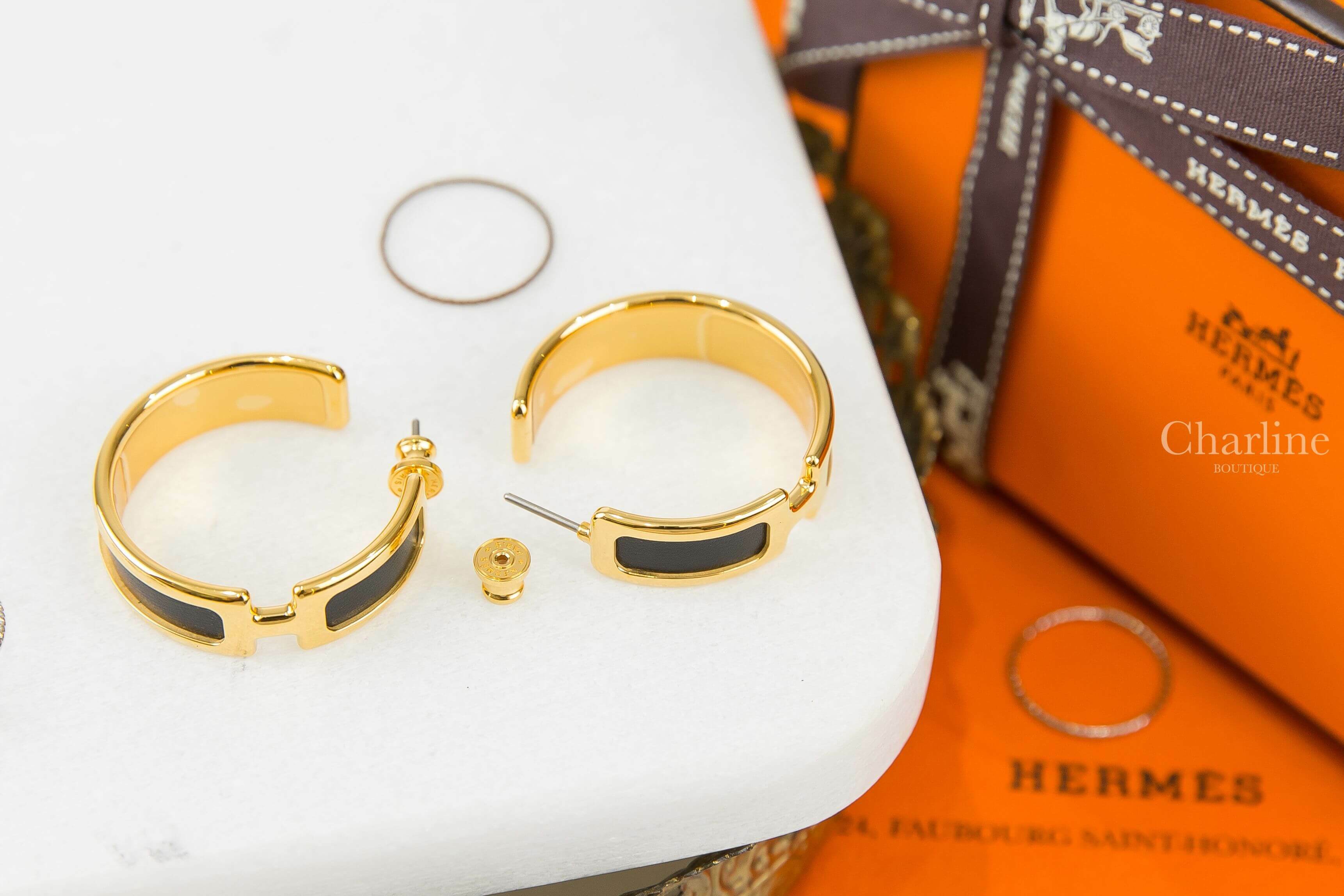 Hermès Olympe Earrings 黑色小牛皮金色H圓圈耳環-Charline Boutique 精品代購