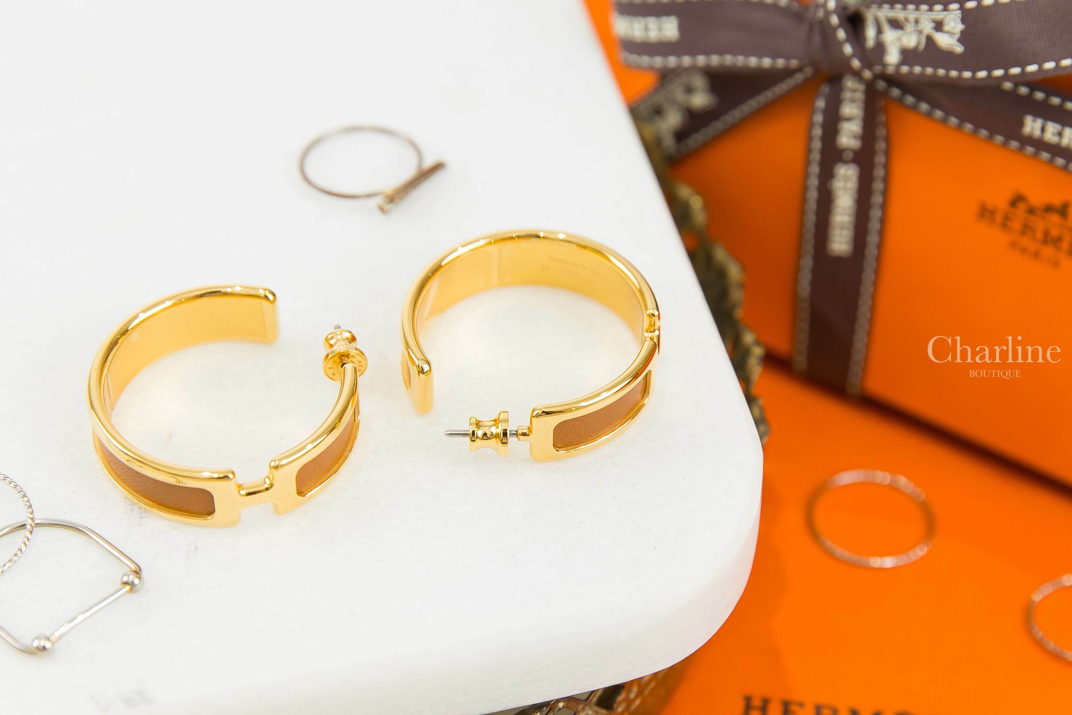 Hermès Olympe Earrings 焦糖色小牛皮金色H圓圈耳環-Charline Boutique 精品代購