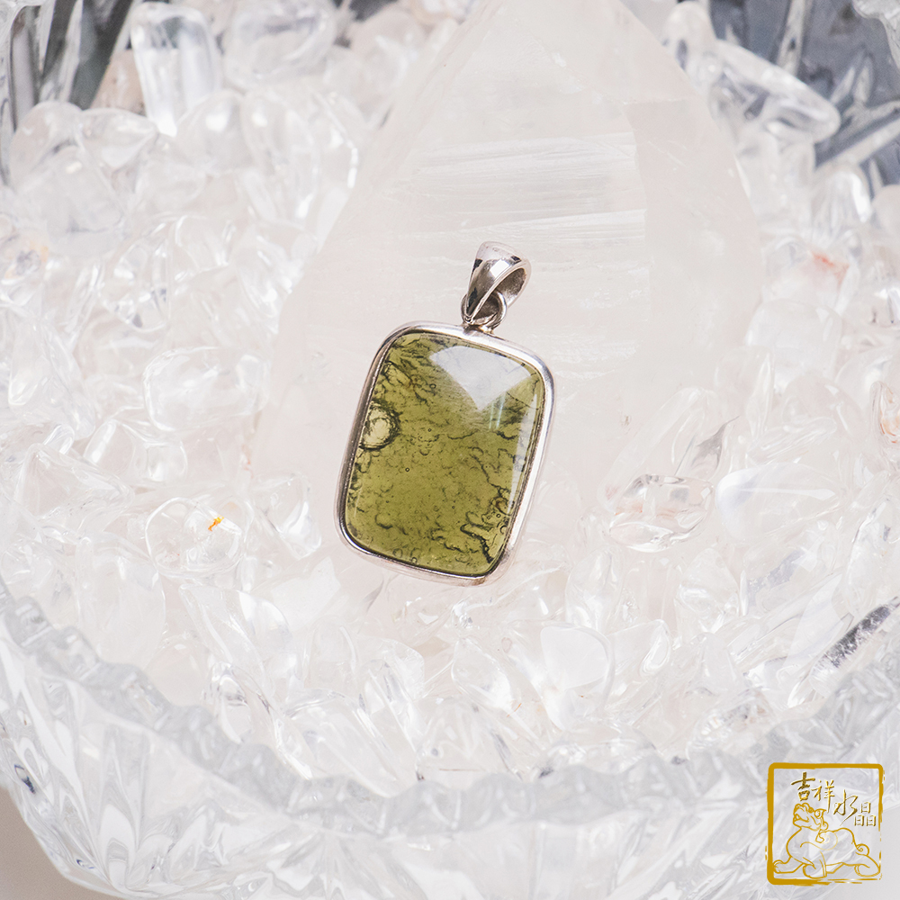 捷克綠玻隕石-捷克隕石方形墜 5.8g 身心放鬆