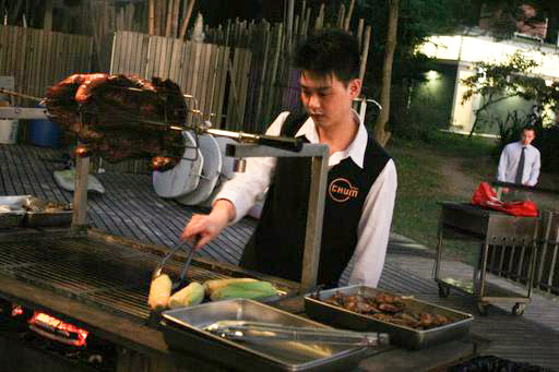 廚師或水吧員工：最少兩位起，每位$1200(三小時)(L1) (另需收取回程運費) (需提早90分鐘到達現場準備)