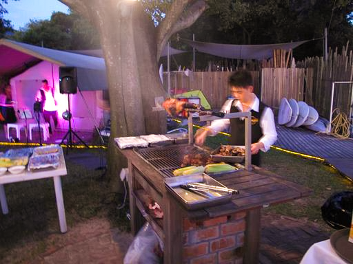 廚師或水吧員工：最少兩位起，每位$1200(三小時)(L1) (另需收取回程運費) (需提早90分鐘到達現場準備)