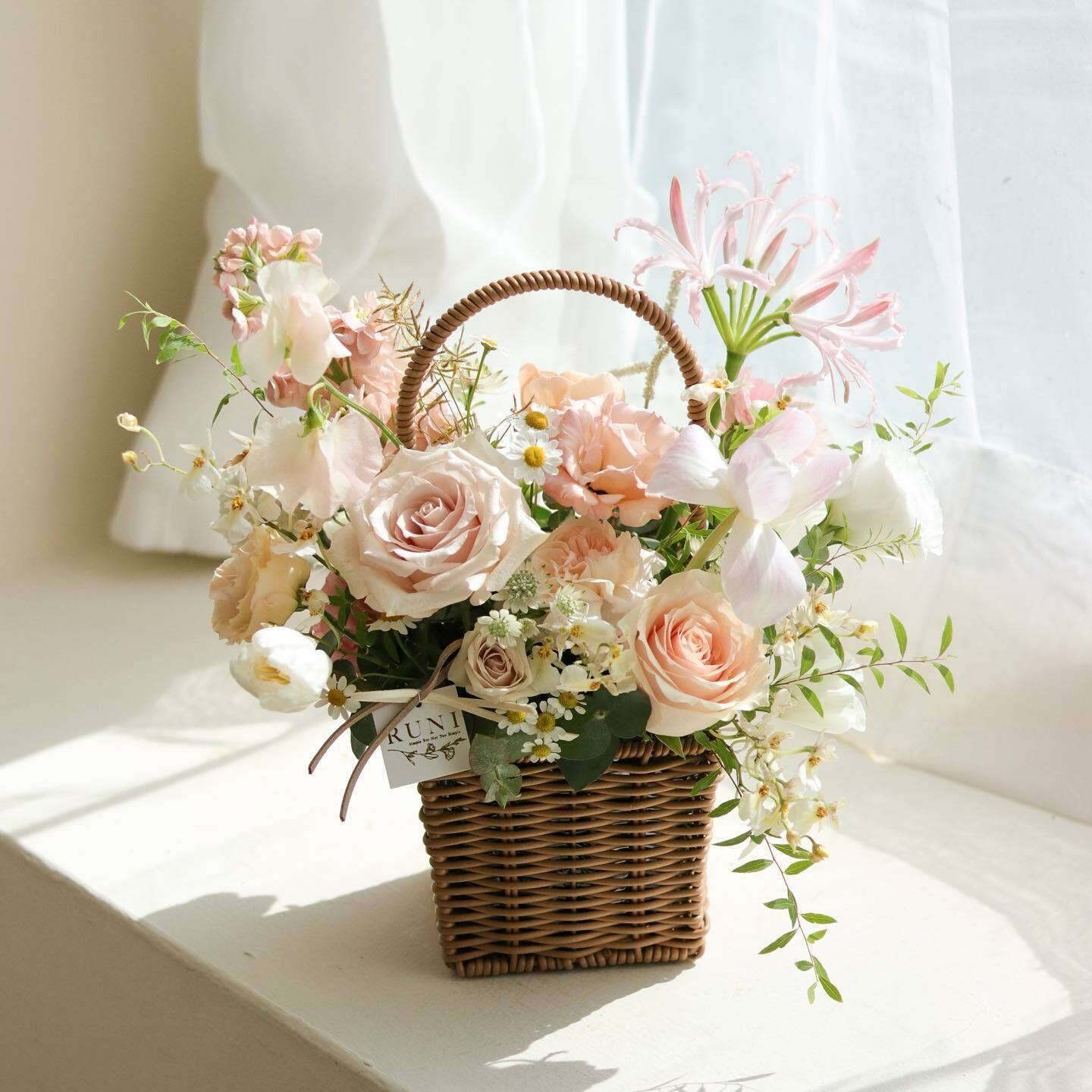 RUNI Flowers -翩翩粉橘色系花籃