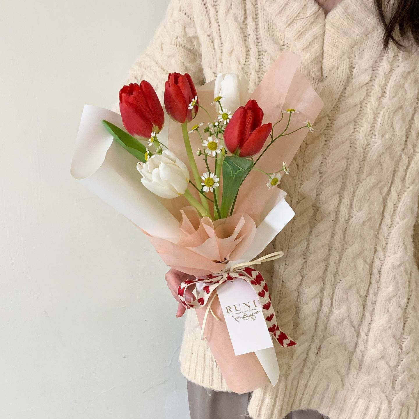 5支款白紅聖誕色系鬱金香花束🎄