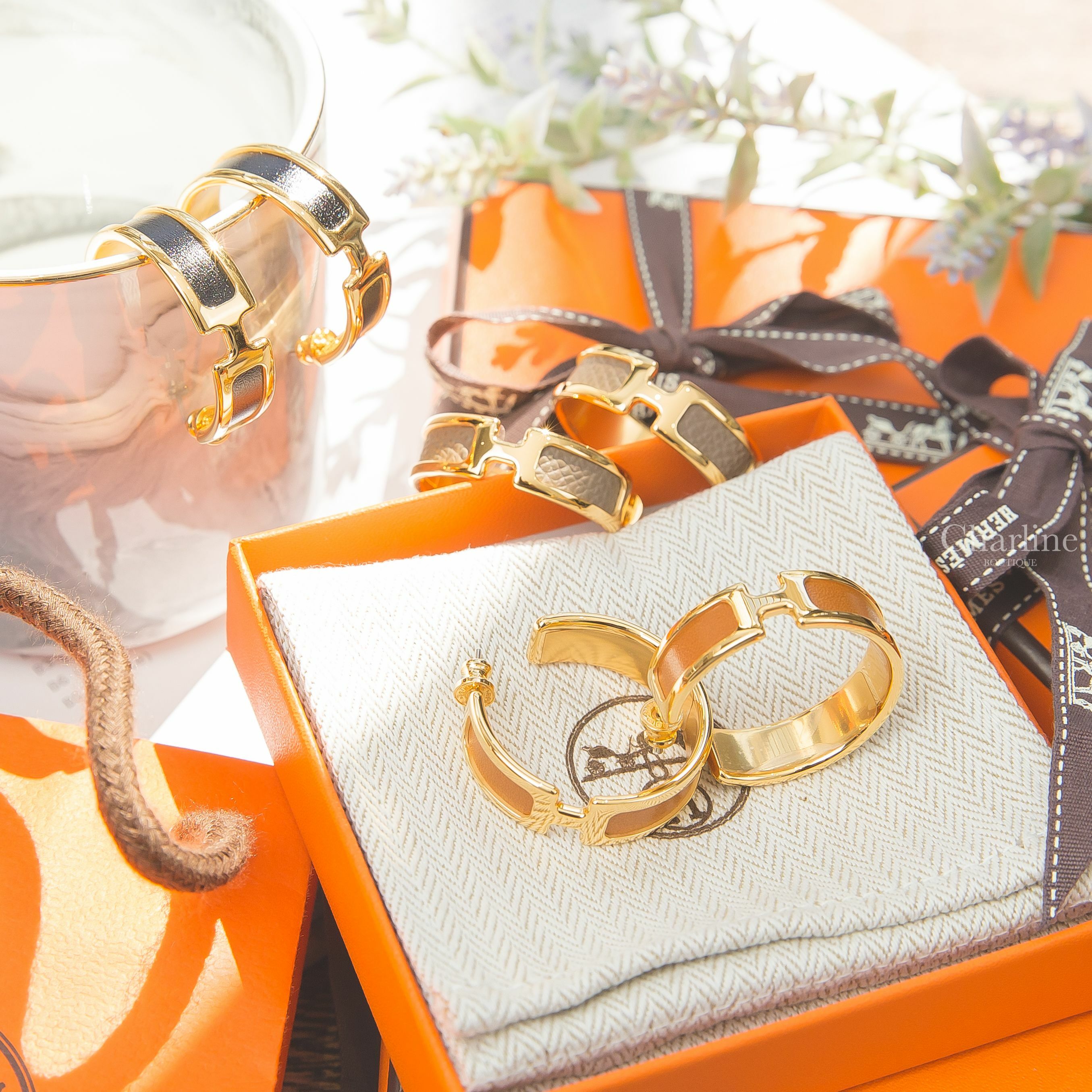 Hermès Olympe Earrings 黑色小牛皮金色H圓圈耳環,Olympe Earrings 大象灰小牛皮金色H圓圈耳環,Olympe Earrings 焦糖色小牛皮金色H圓圈耳環-Charline Boutique 精品代購