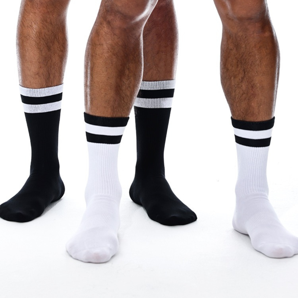 Sockkon中高筒薄款精梳棉運動襪【黑白雙槓款】