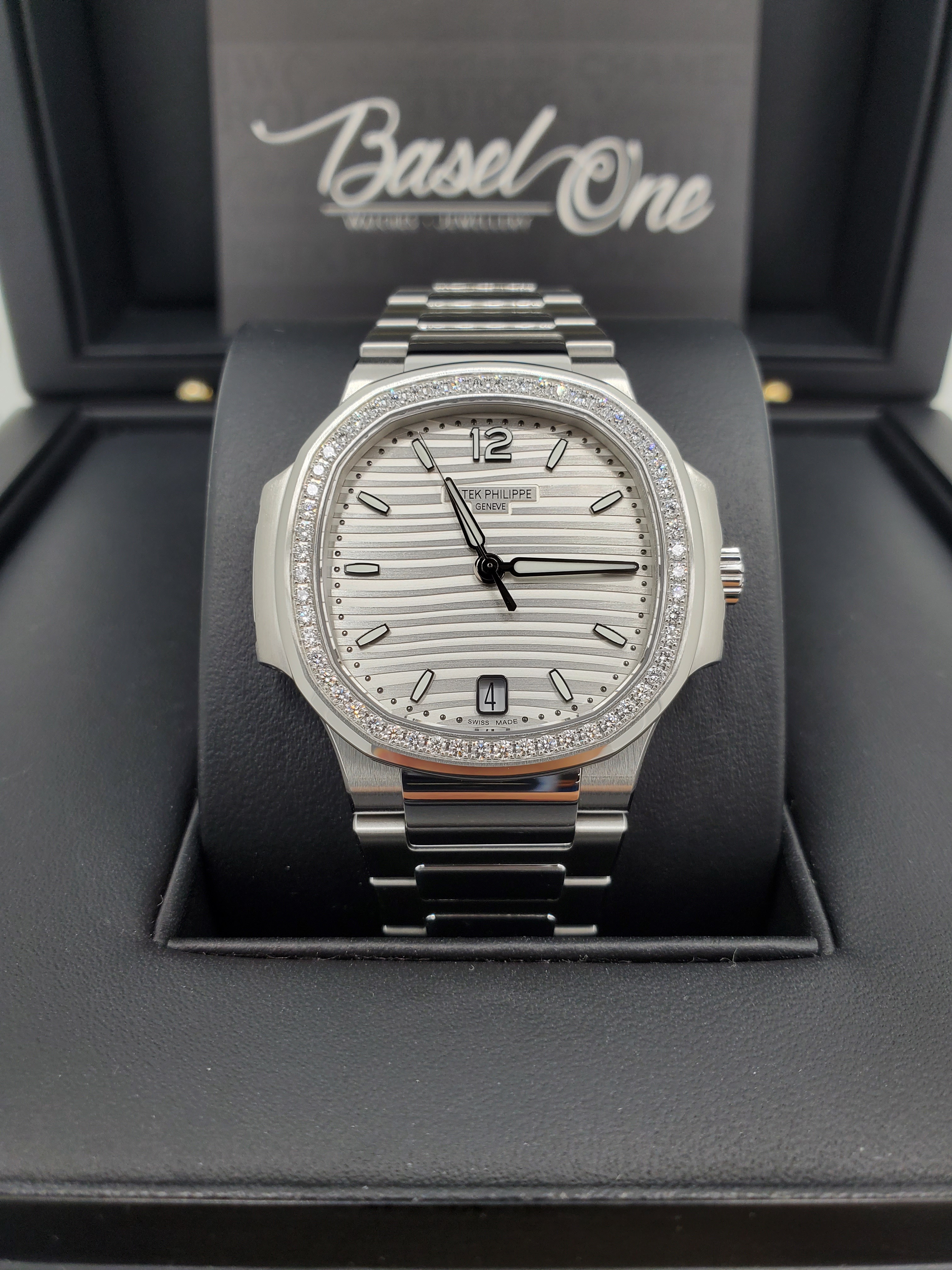 BRAND NEW 7118/1200A-010 7118 PATEK PHILIPPE NAUTILUS WHITE DIAL STEEL SELF-WINDING 35 MM