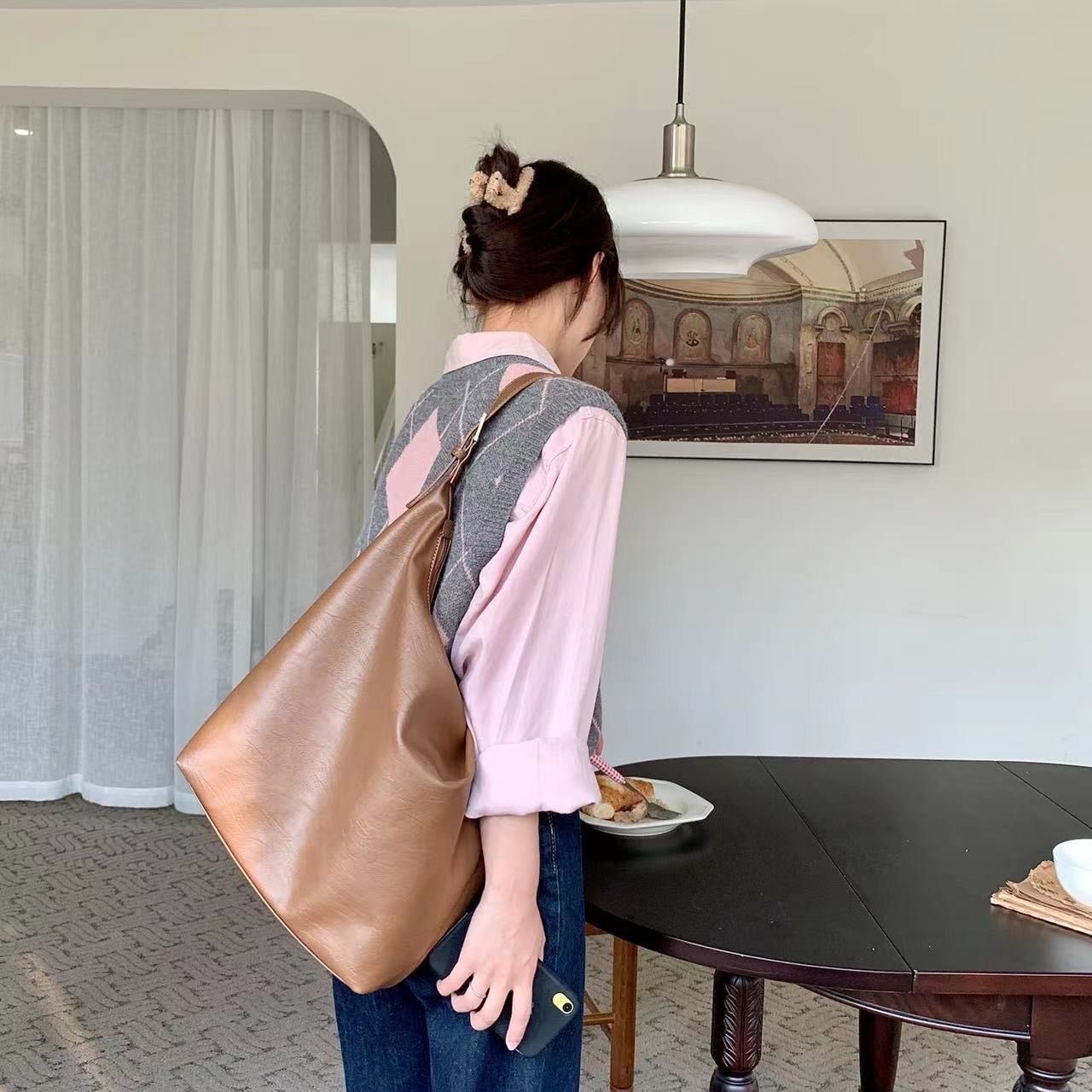 簡約俐落拉鍊單肩托特包/三色/2款材質/皮革/尼龍