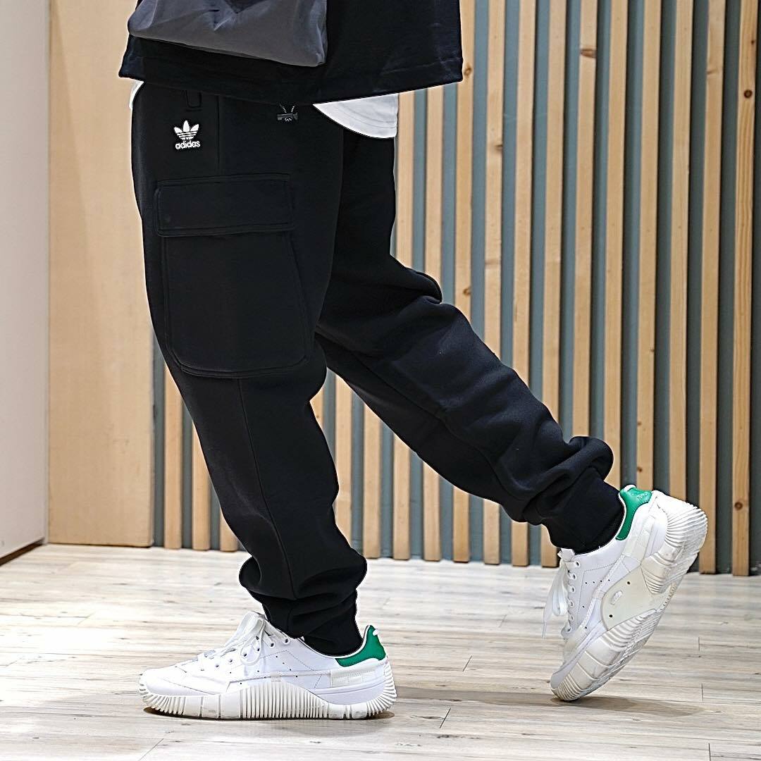 【adidas ESSENTIALS CP 口袋工裝棉長褲 - 黑 】