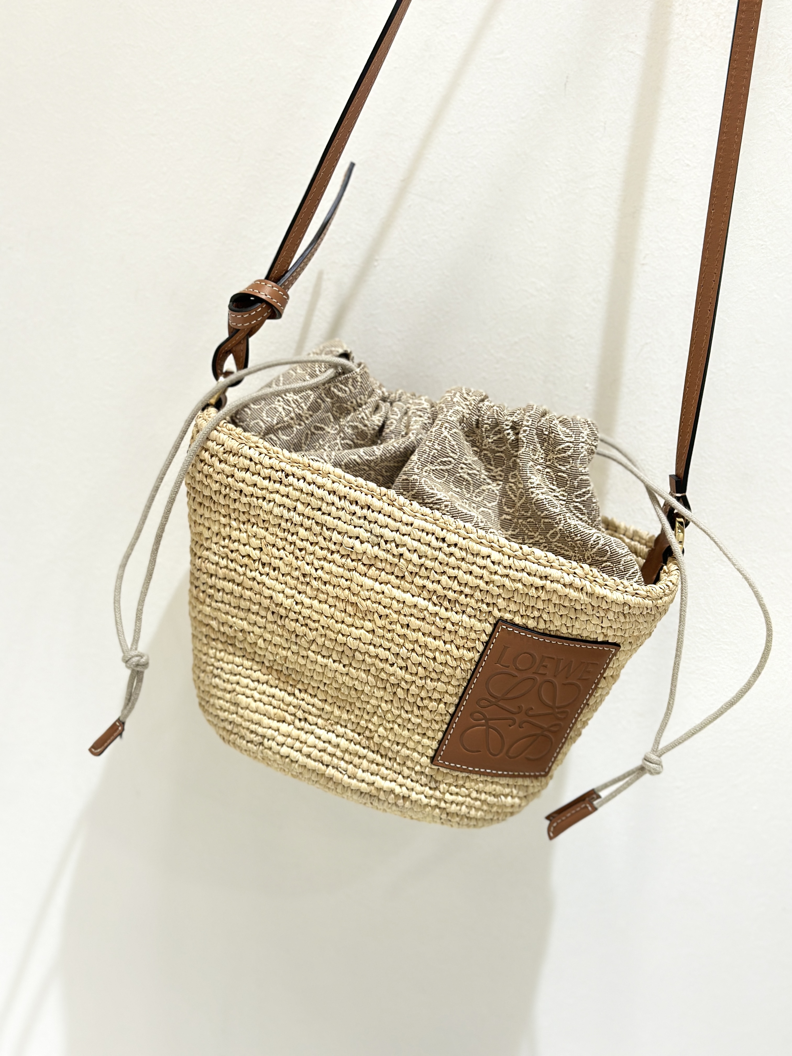 LOEWE Anagram Pochette Basket