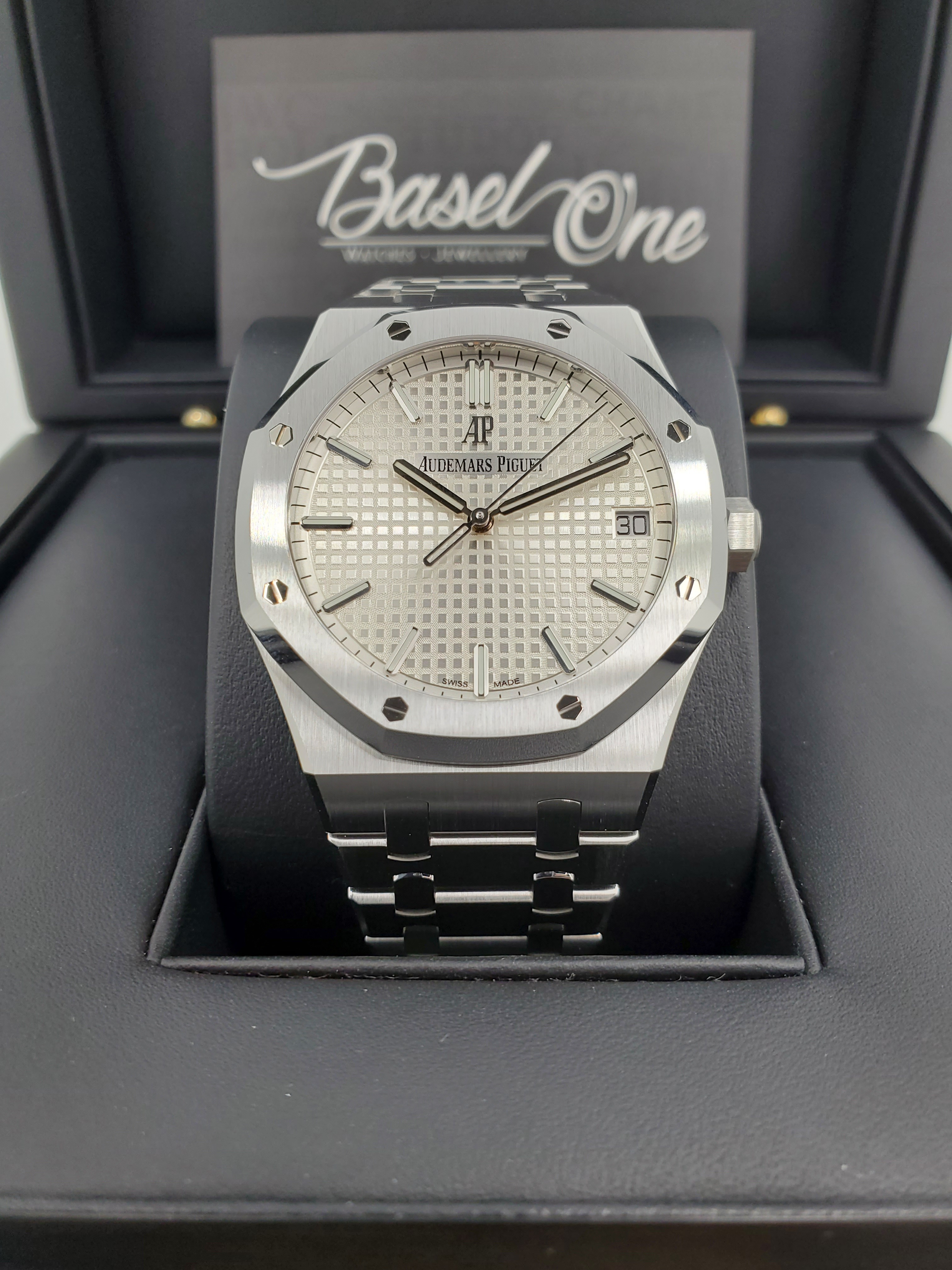 BRAND NEW AUDEMARS PIGUET 15500st 15500 ROYAL OAK SELFWINDING BOUTIQUE EXCLUSIVE STAINLESS STEEL WHITE 41mm