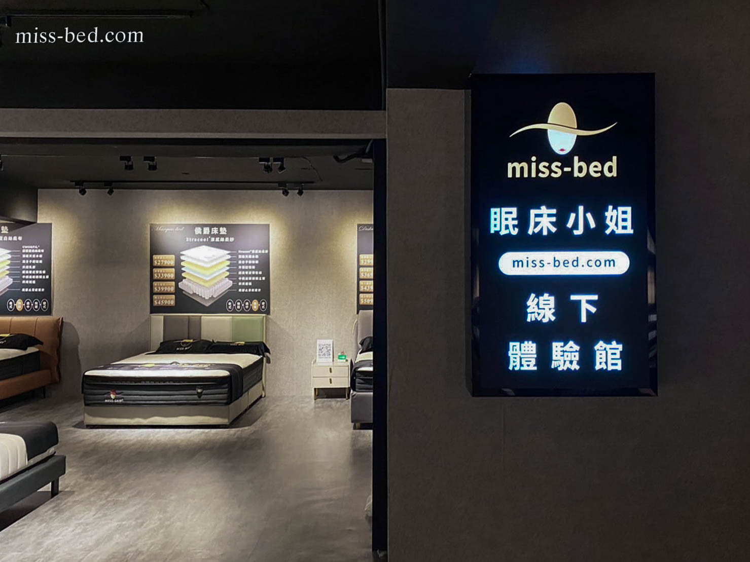 上了２樓的右手邊就是眠床小姐的所在地啦，在專屬隔間中的眠床小姐，一進入隔間便立刻有一種沉靜的氣氛出來